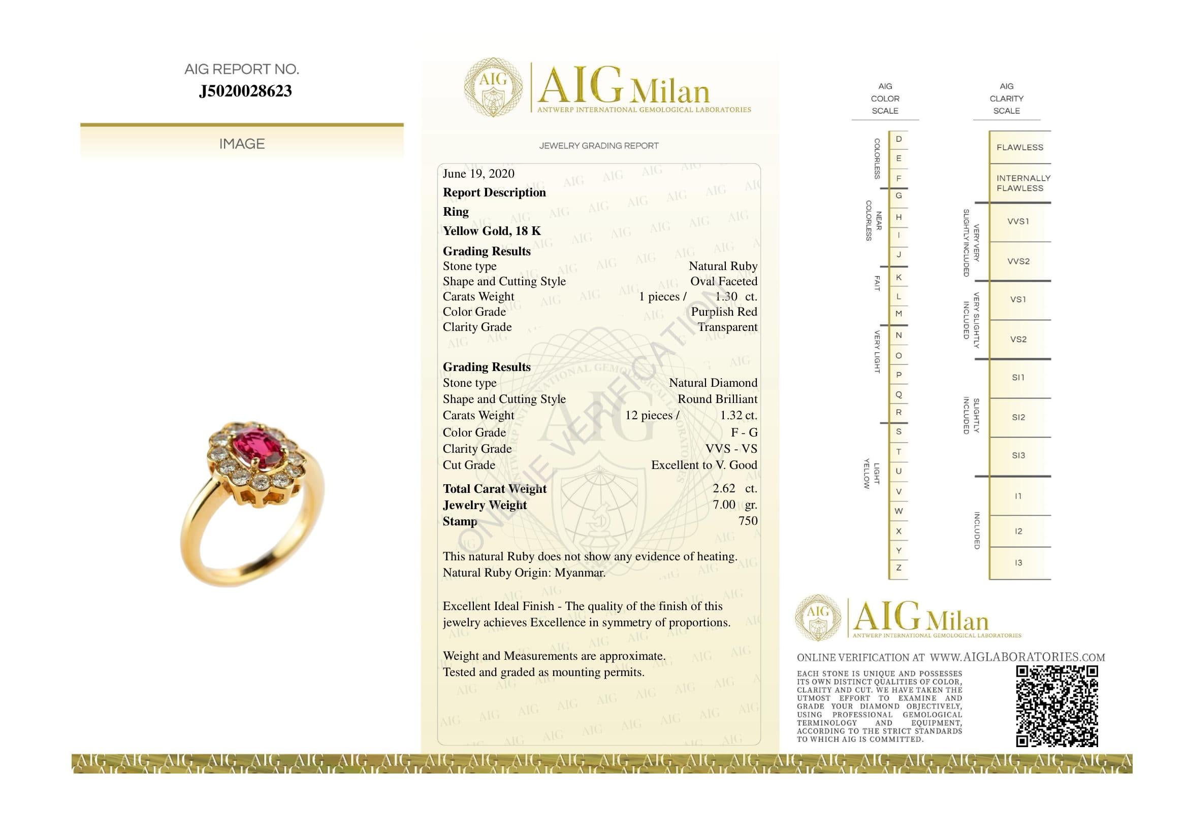 Ruby Diamond Cluster 18 Karat Yellow Gold Solitaire Bridal AIG Certified Ring In New Condition For Sale In Milano, IT
