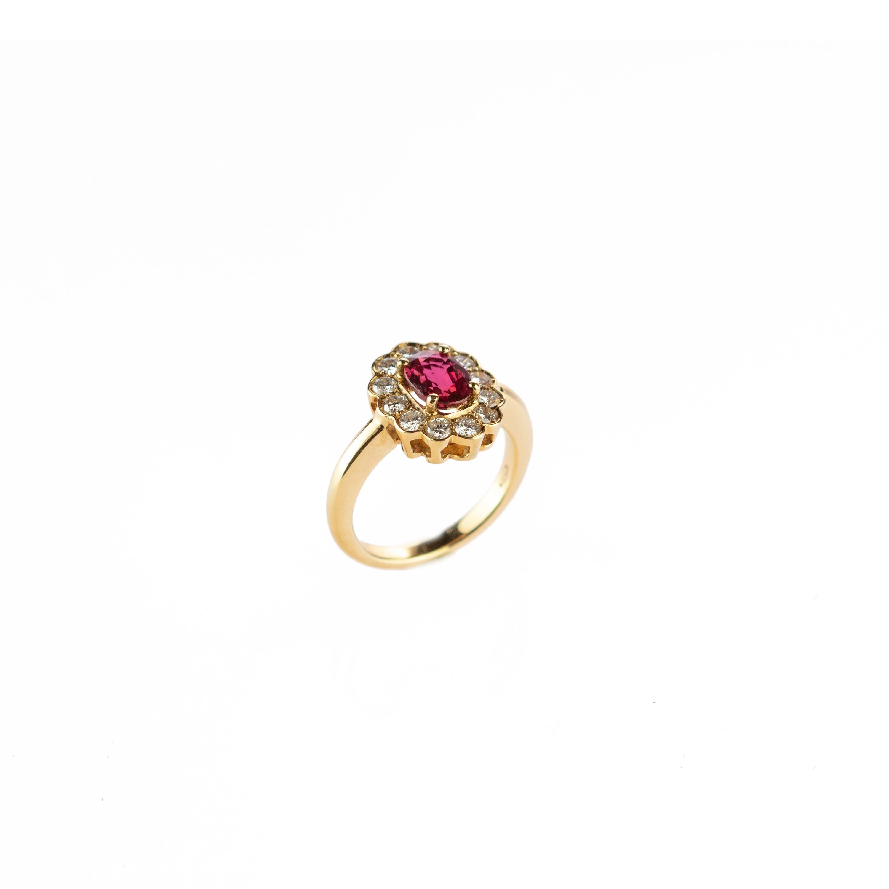 Ruby Diamond Cluster 18 Karat Yellow Gold Solitaire Bridal AIG Certified Ring For Sale 1