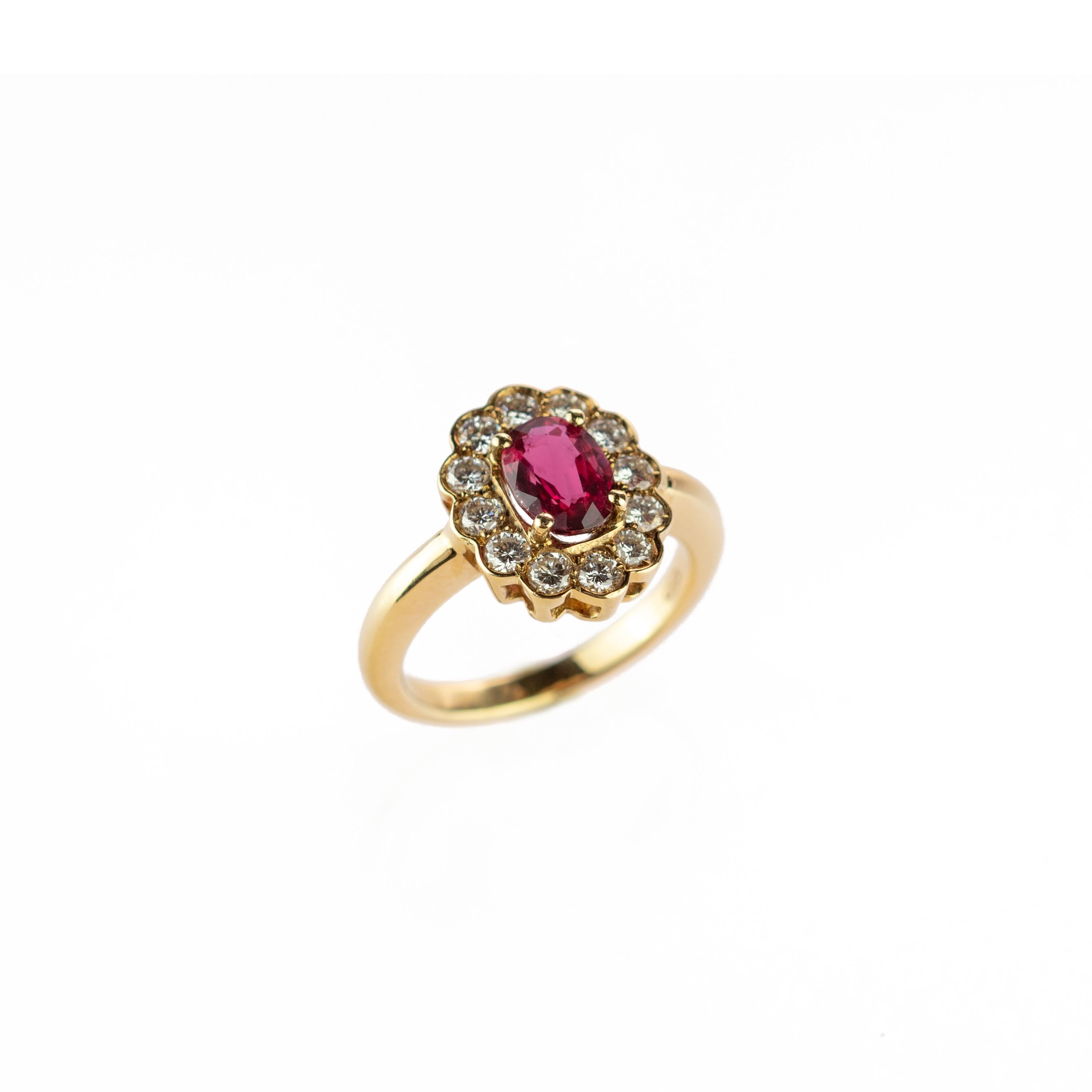 Ruby Diamond Cluster 18 Karat Yellow Gold Solitaire Bridal AIG Certified Ring For Sale 2