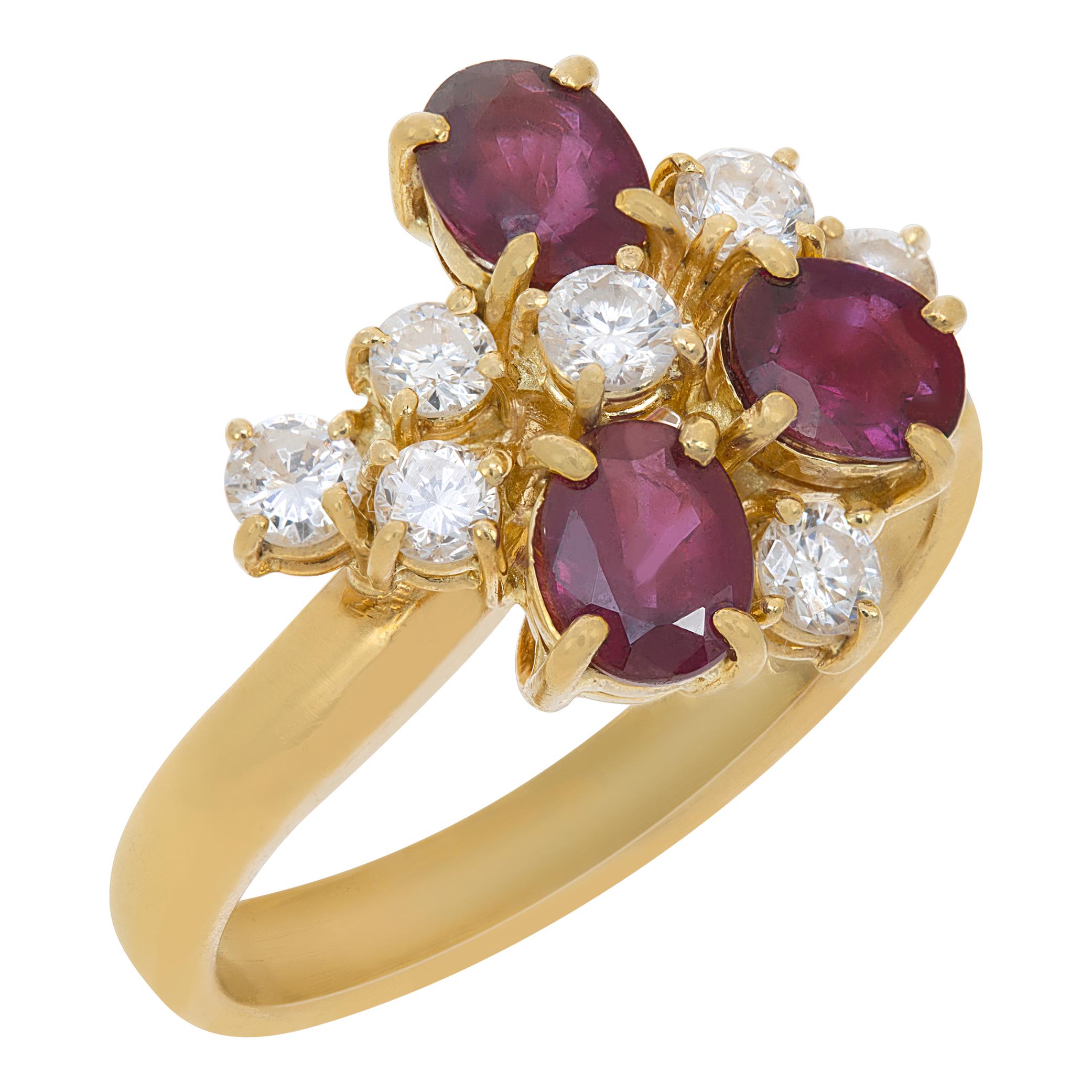 Ruby & diamond cluster 18k yellow gold ring  In Excellent Condition For Sale In Surfside, FL
