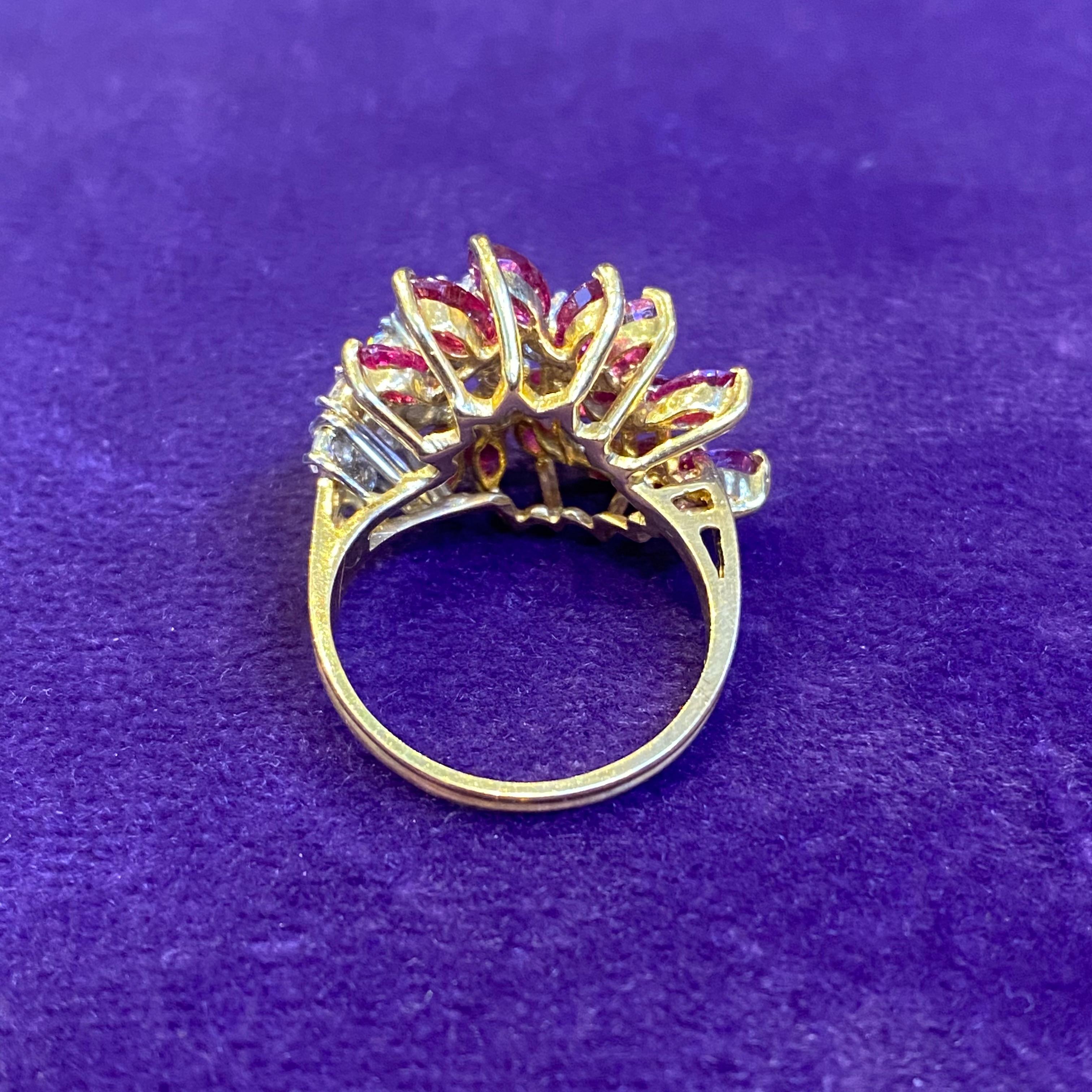 Anello con cluster di rubini e diamanti in vendita 1