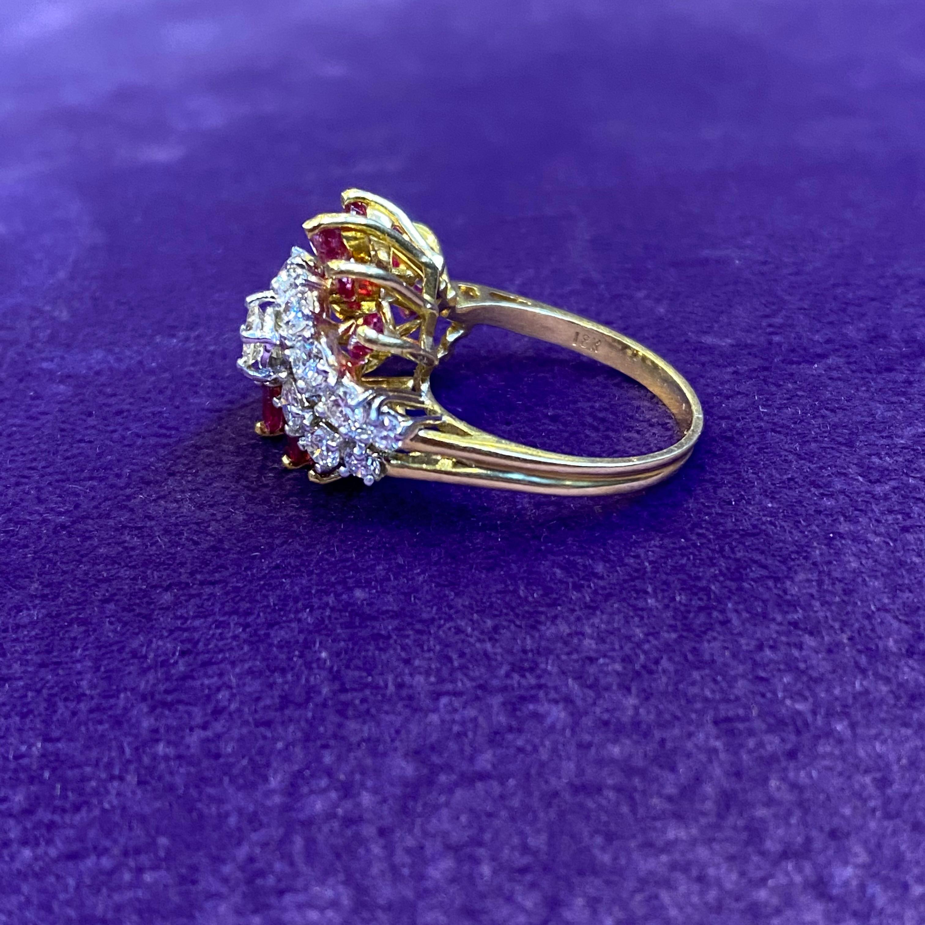 Anello con cluster di rubini e diamanti in vendita 2