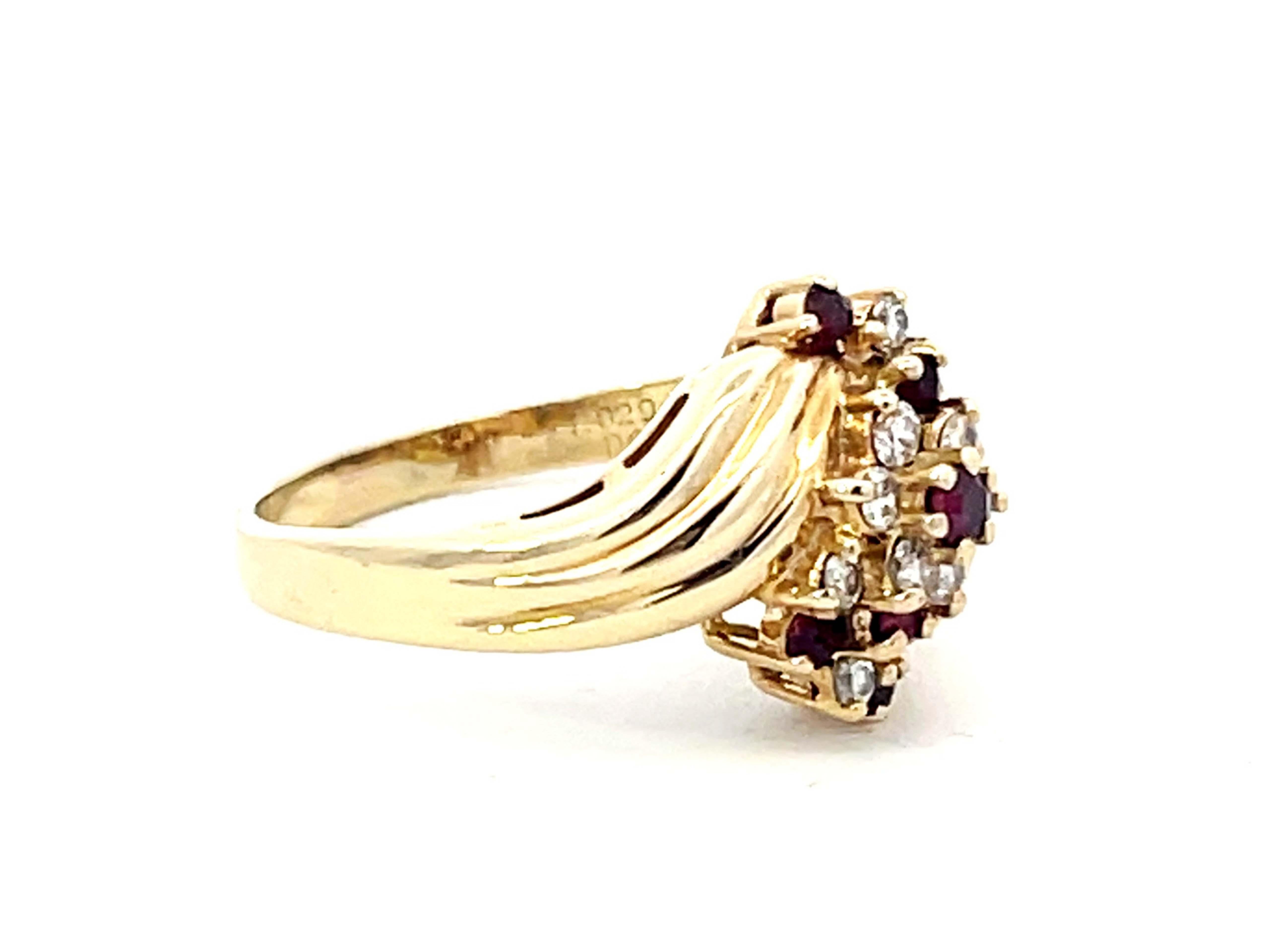 Modern Ruby Diamond Cluster Twist Ring in 18k Yellow Gold For Sale