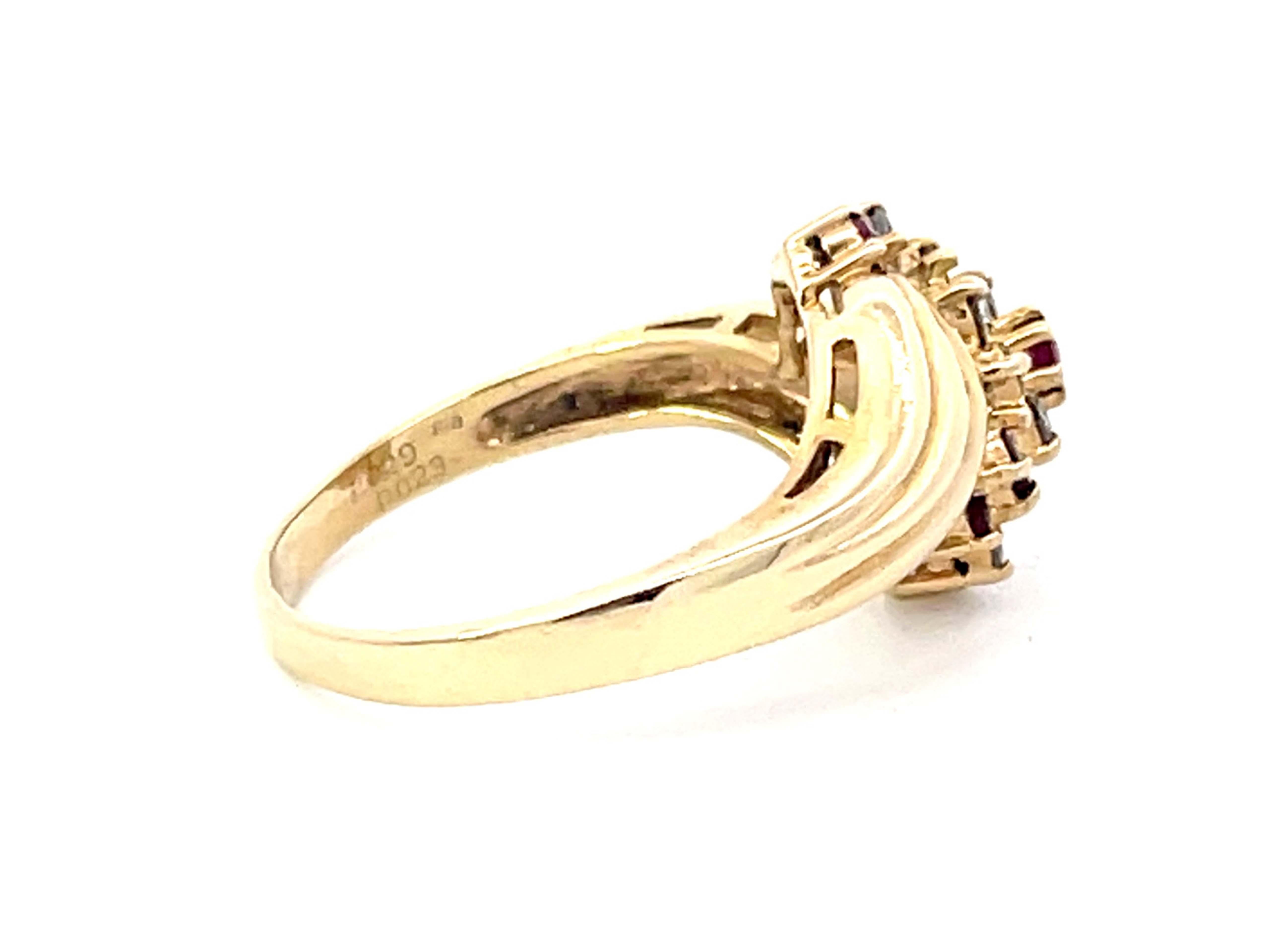 Ruby Diamond Cluster Twist Ring in 18k Yellow Gold In Excellent Condition For Sale In Honolulu, HI