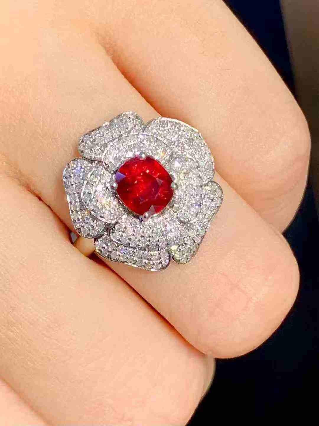 Cocktail-Blumenring mit Rubin und Diamant im Angebot 5