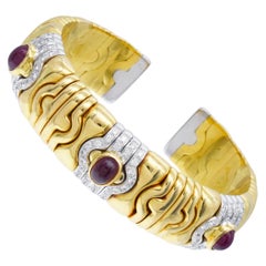Bracciale con rubini e diamanti in oro bicolore 18 carati.