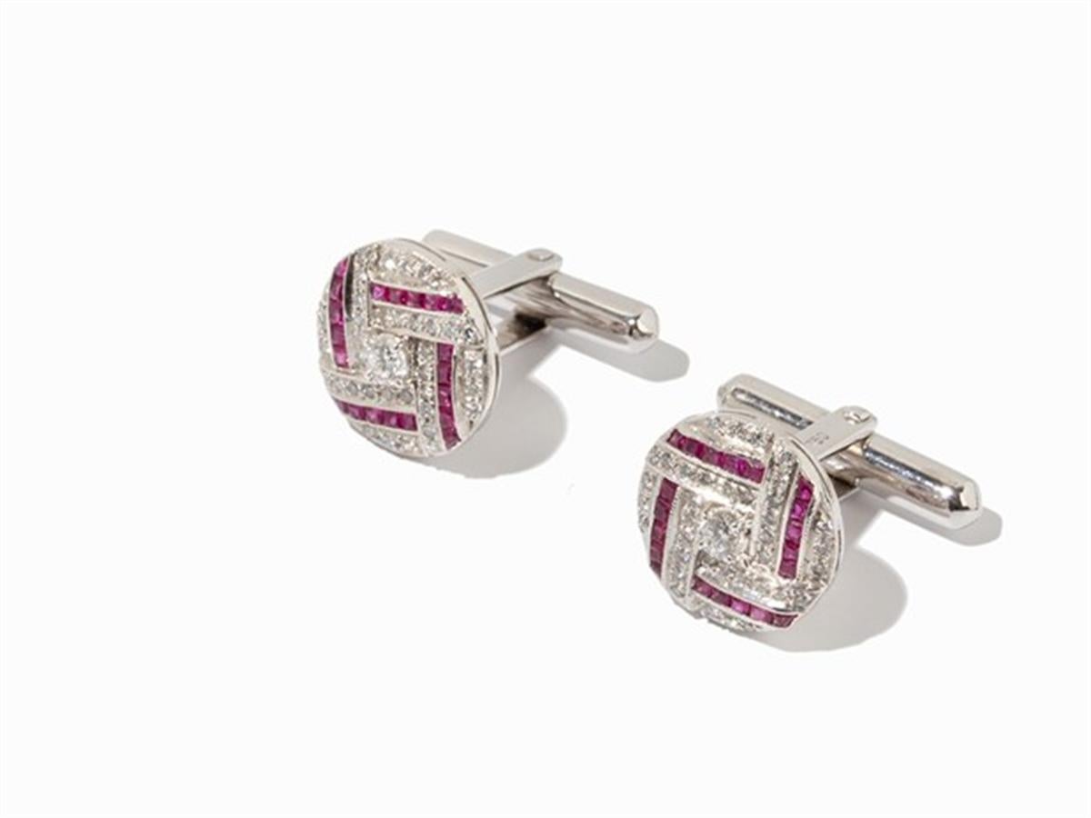 - delineation
- 750 white gold
- Punched in each case with the fineness
- 40 rubies, faceted, total approx. 0,9 ct
- 74 brilliant-cut diamonds, total, approx. 1 ct, of good colour and purity
- diameter: 1,5 cm each
- Total weight: approx. 12.3