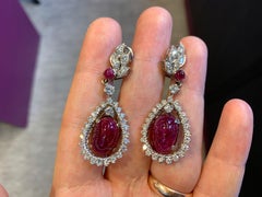 Boucles d'oreilles pendantes en rubis et diamants