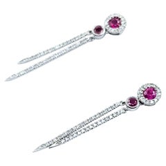 Orecchini pendenti con rubini e diamanti in oro bianco 14k