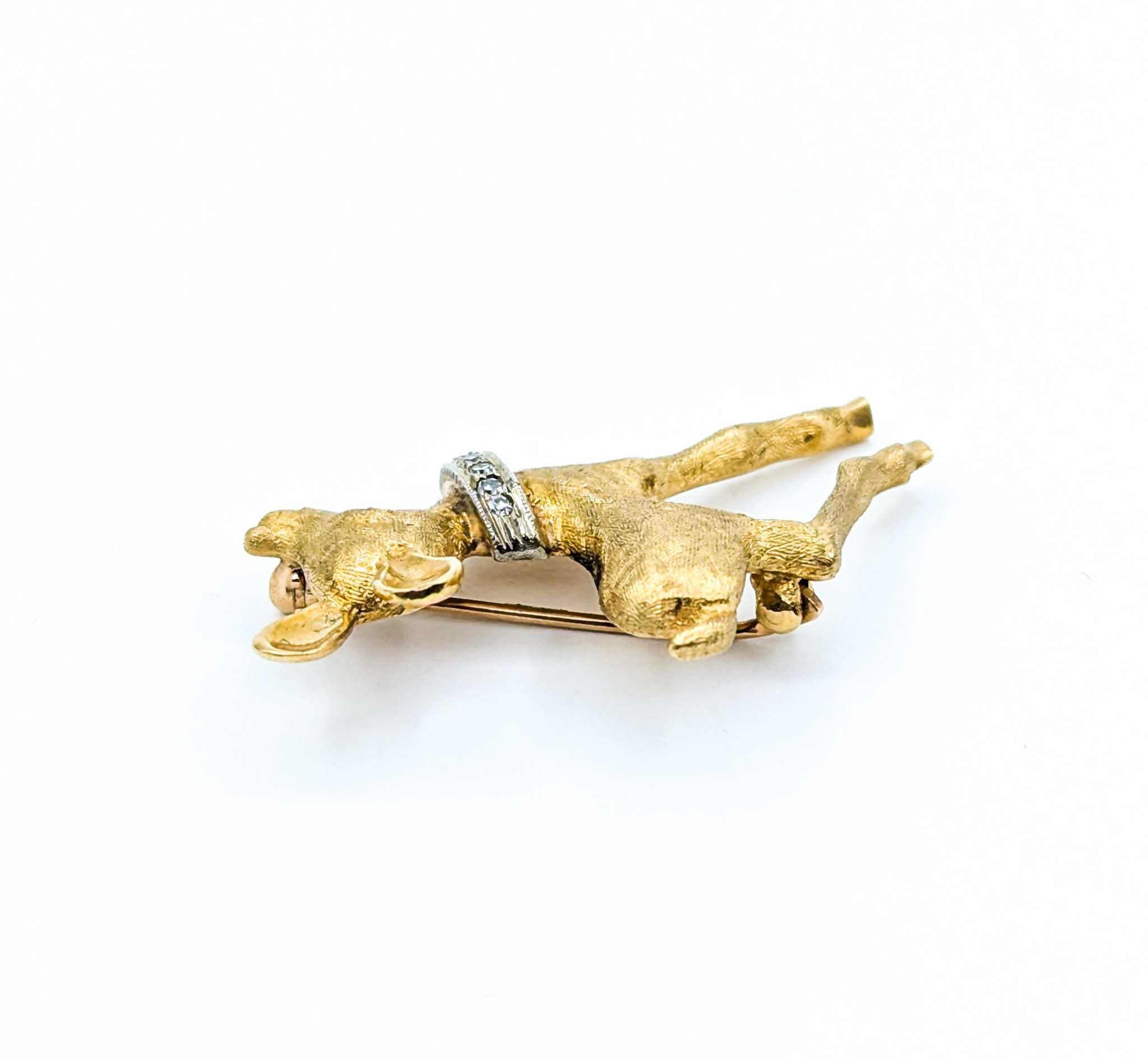 Broche cerf en or jaune 18k avec rubis et diamants Excellent état - En vente à Bloomington, MN