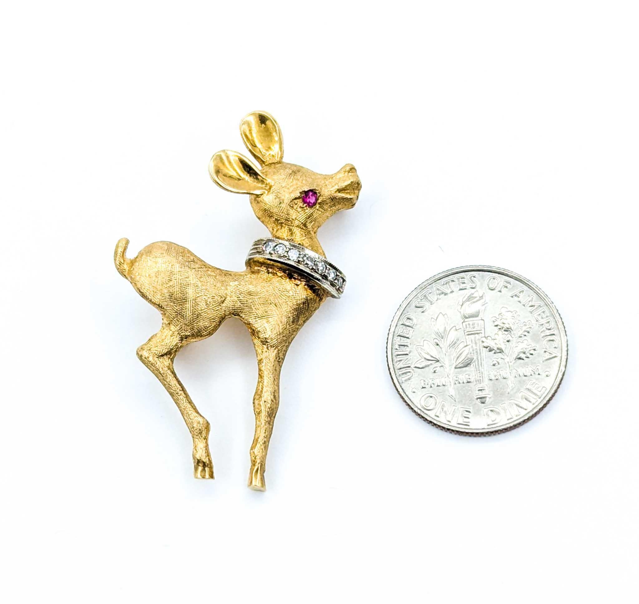 Broche cerf en or jaune 18k avec rubis et diamants en vente 1