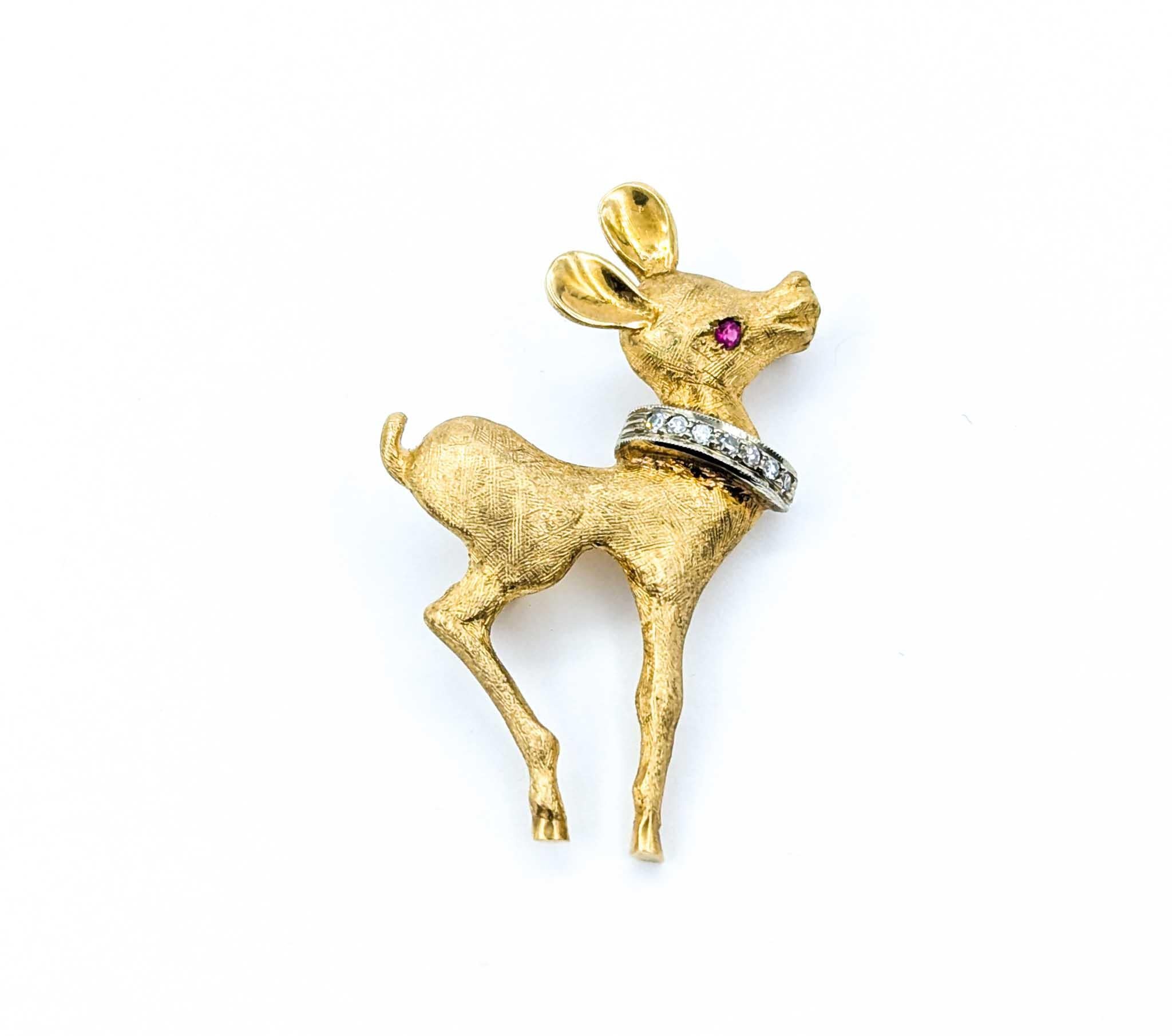 Broche cerf en or jaune 18k avec rubis et diamants en vente 2
