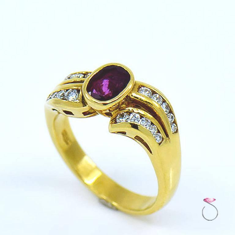 Bague de créateur en or jaune 18 carats avec rubis et diamants d'Assor Gioielli Excellent état - En vente à Honolulu, HI