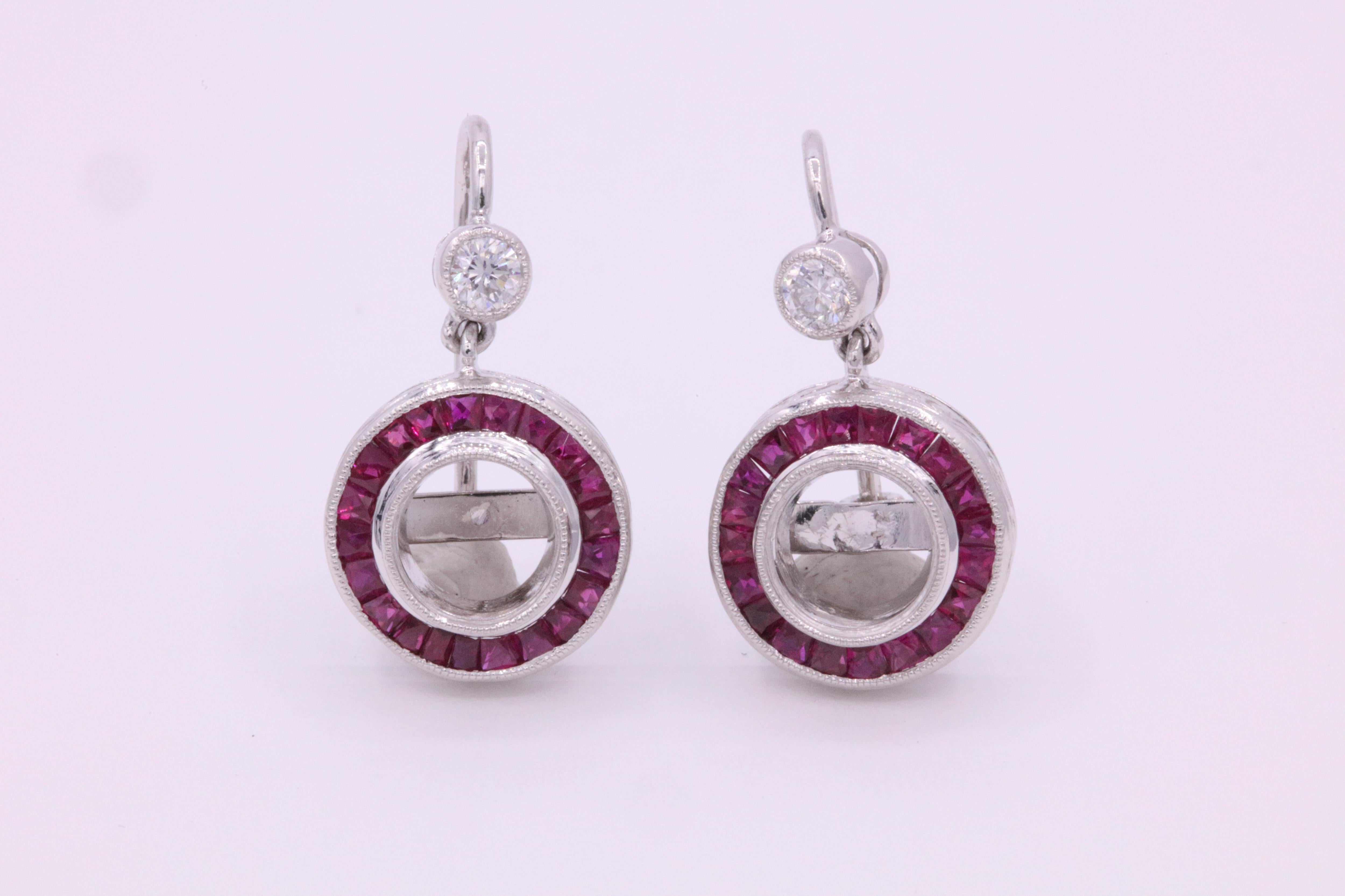 Taille ronde Boucles d'oreilles en goutte en platine avec rubis et diamants de 1,68 carat