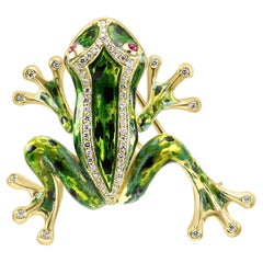 Broche de Moda de Lujo Rana de Colores en Oro Amarillo de 18 Kilates con Rubí, Diamante y Esmalte