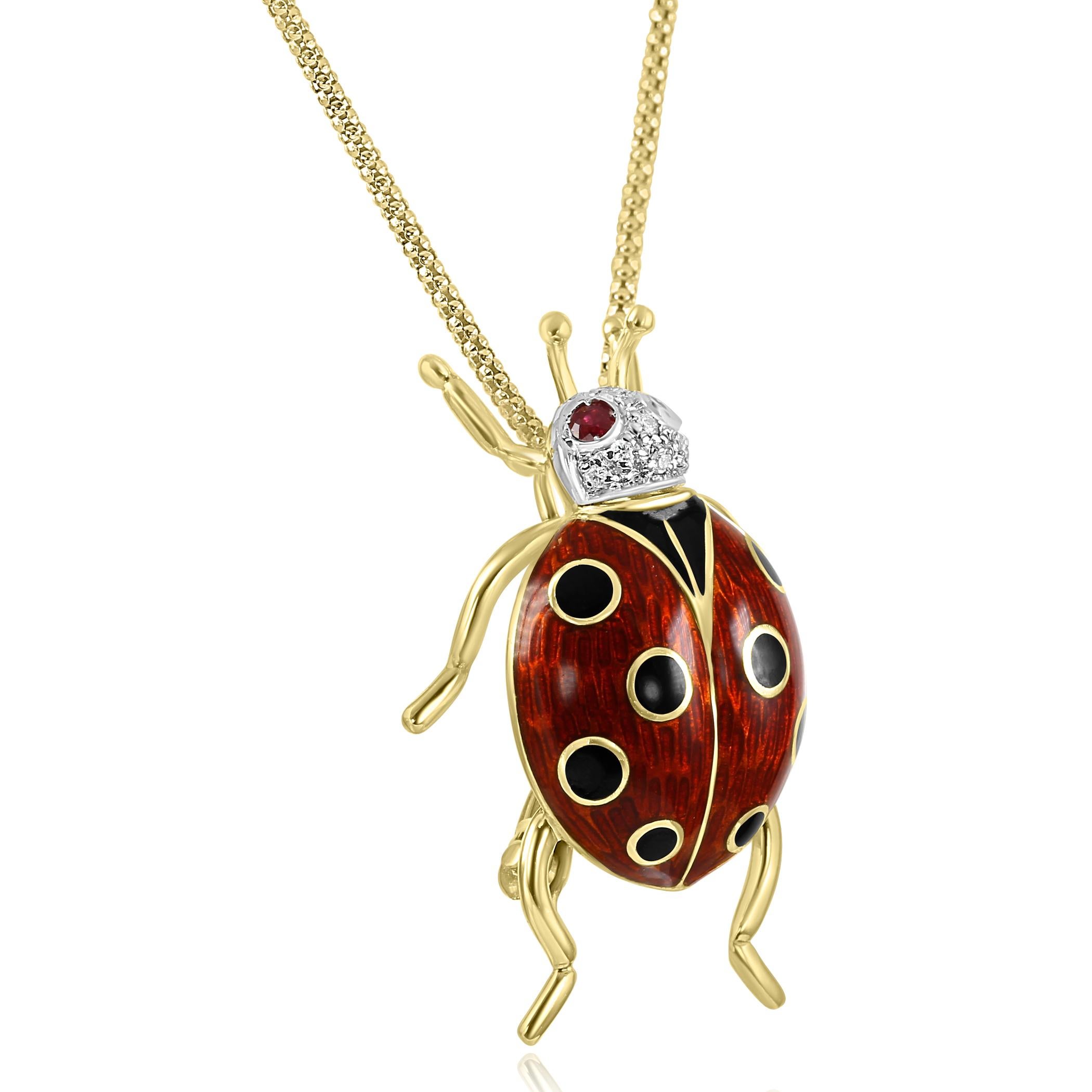Per tutti gli amanti degli animali, degli insetti e della Nature, ecco la nostra affascinante e unica spilla/pendente a forma di coccinella in smalto, diamanti e rubini!

Questa spilla presenta il corpo della coccinella ornato di smalto verde e