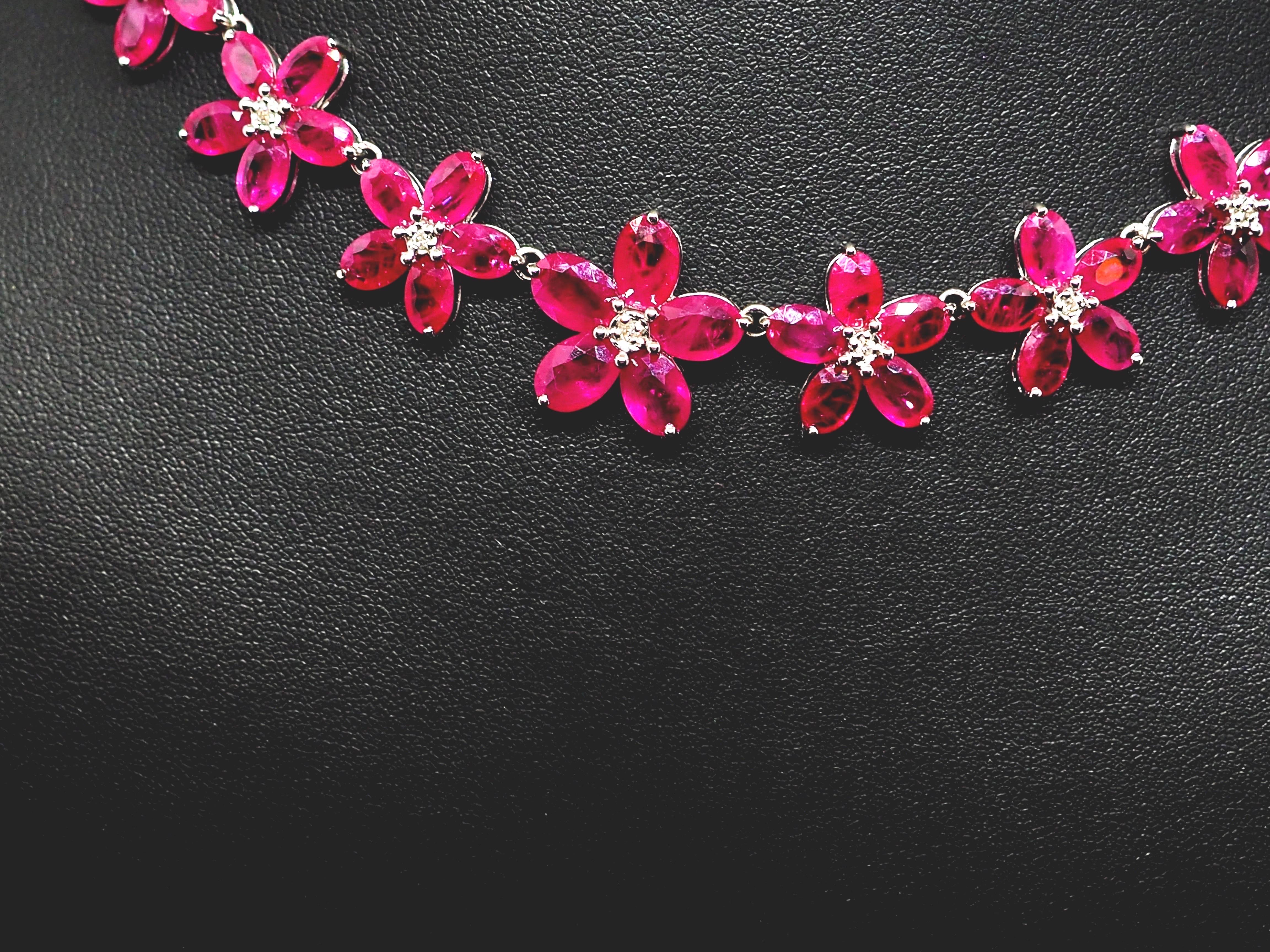 Ruby Diamond Floral Necklace 18 Karat White Gold In New Condition For Sale In Geneva, CH