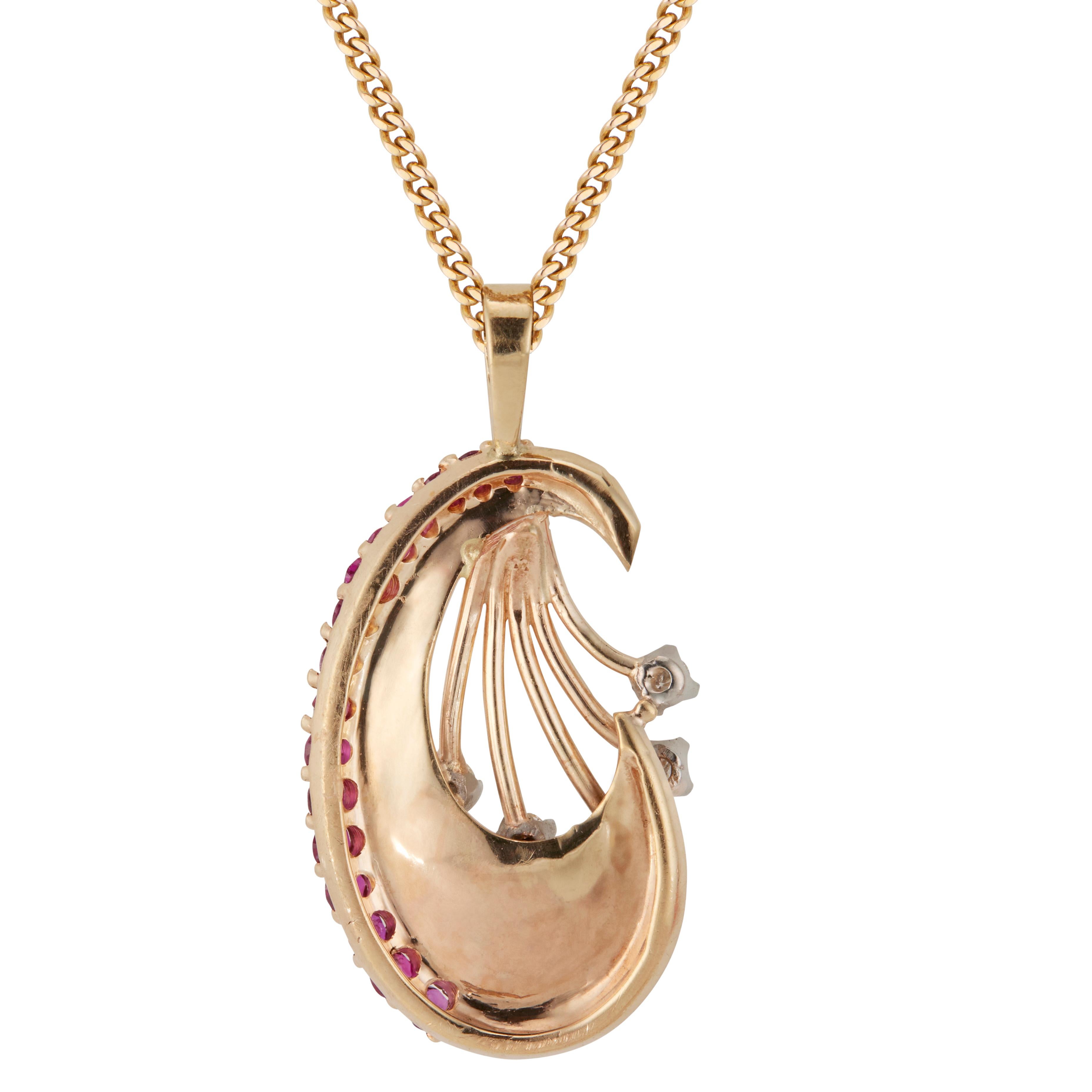 Round Cut Ruby Diamond Florentine Gold Pendant Necklace For Sale