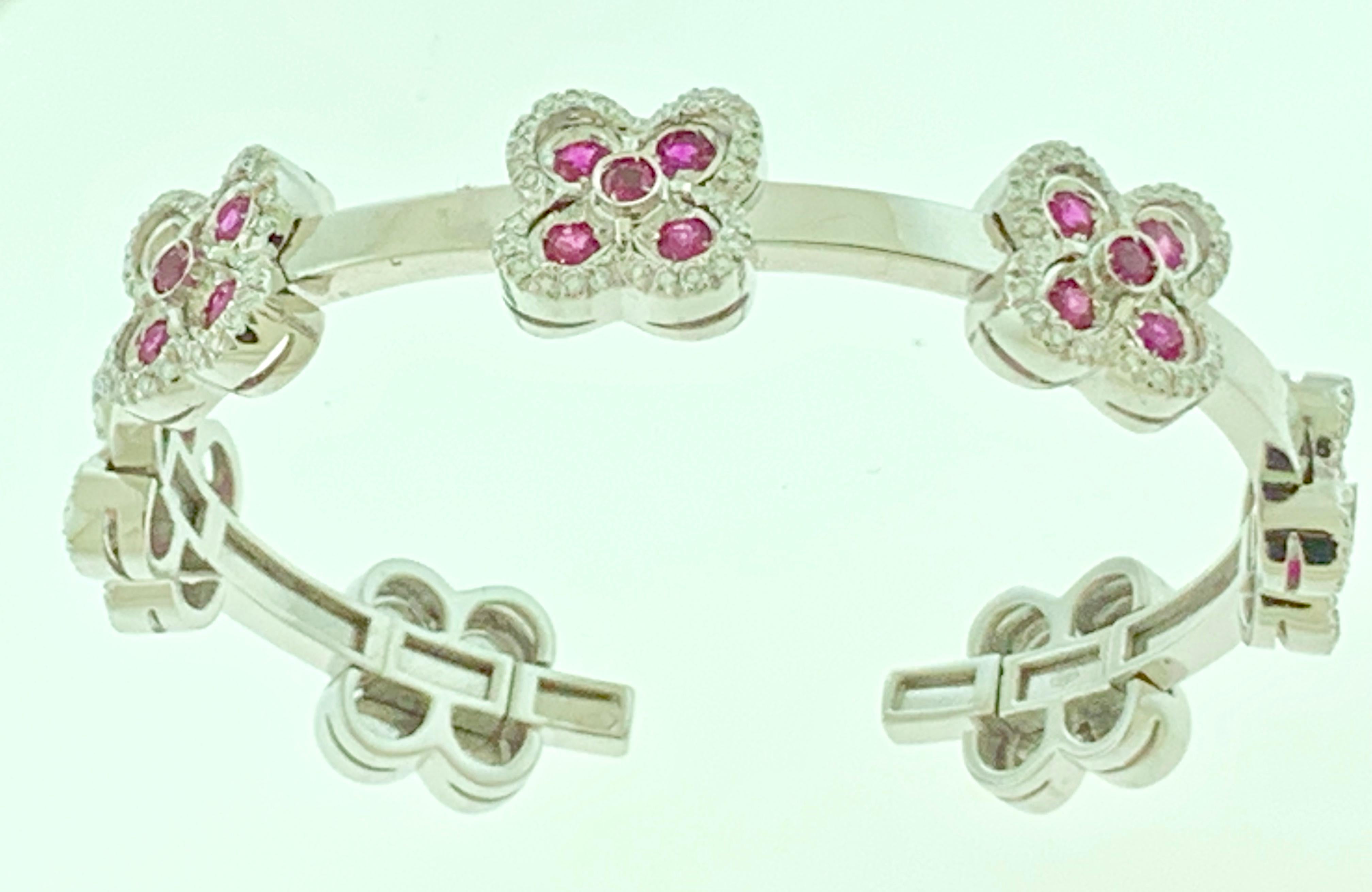 Bracelet manchette en or blanc 18 carats avec rubis, diamants et 37 grammes Pour femmes en vente