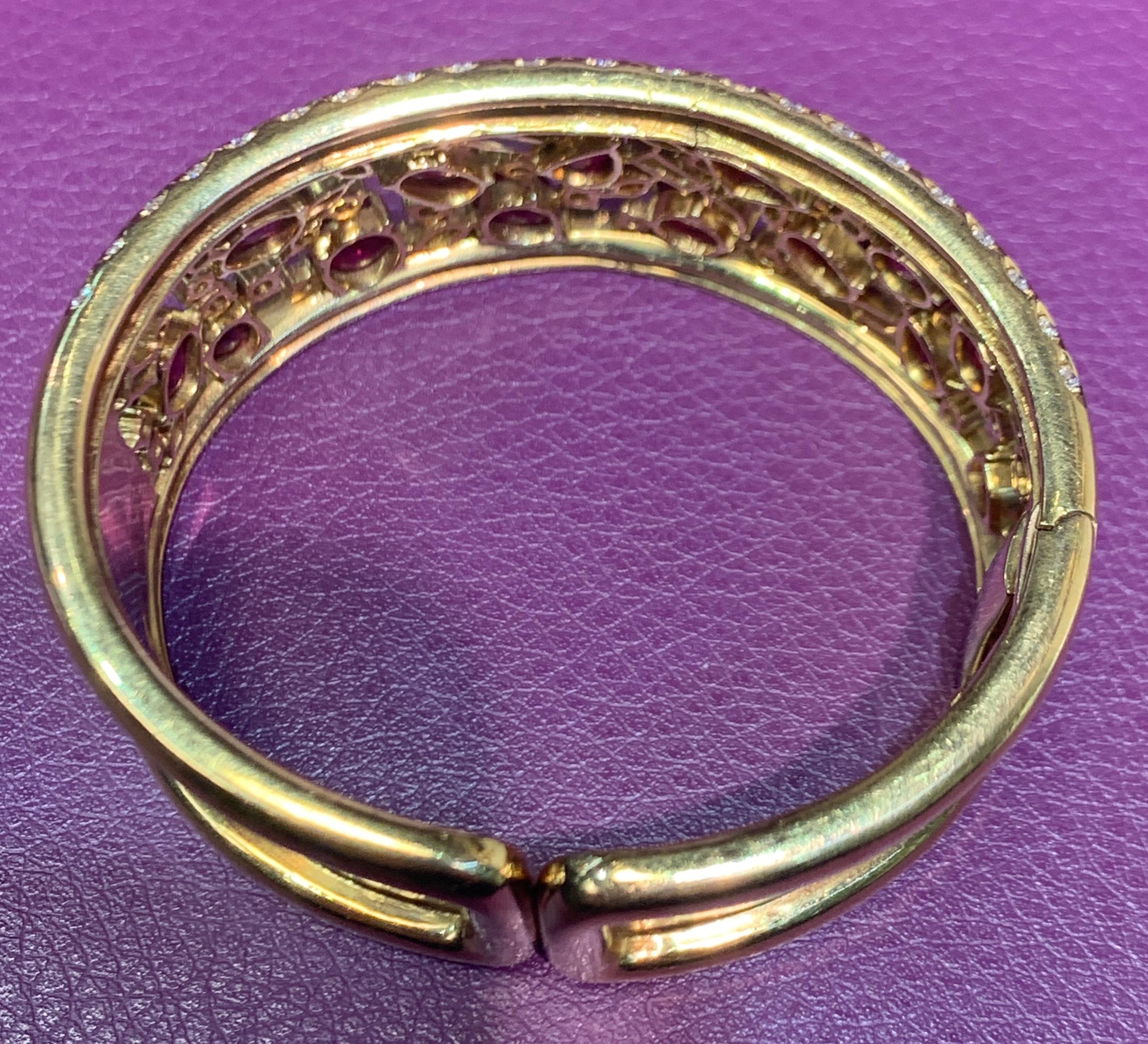 Ruby and Diamond Gold Bangle Bracelet In Excellent Condition For Sale In New York, NY