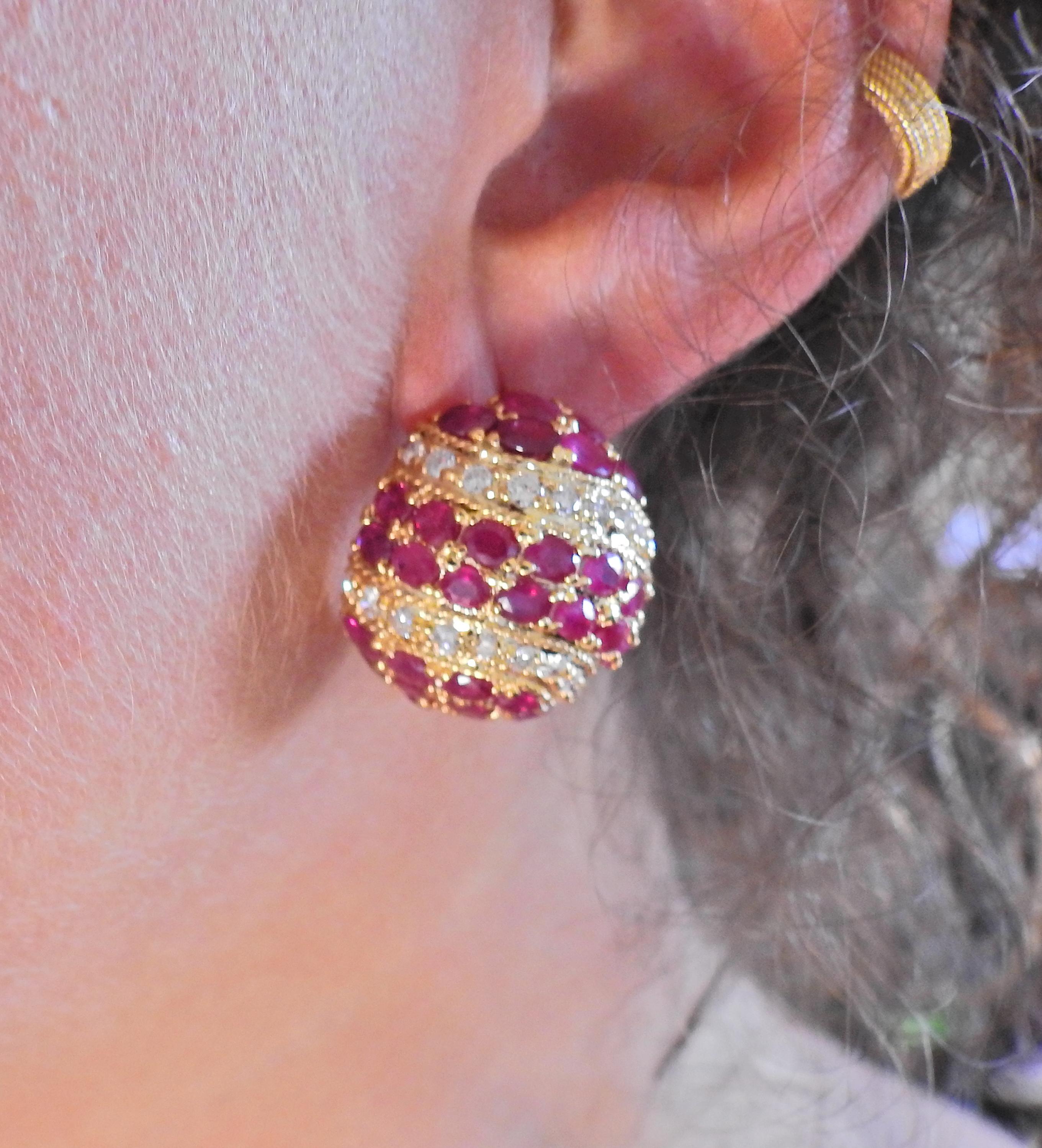 Boucles d'oreilles Ruby Diamond Gold Bombe Large Excellent état - En vente à New York, NY