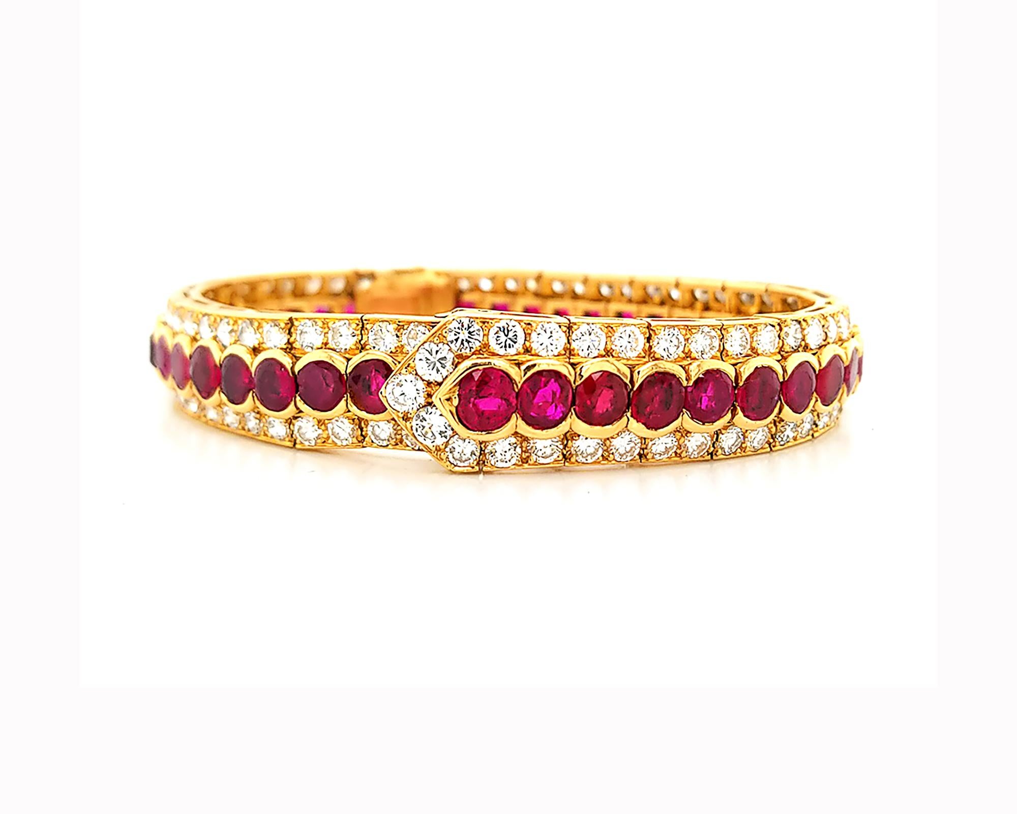 Taille ronde Bracelet en or avec rubis et diamants en vente