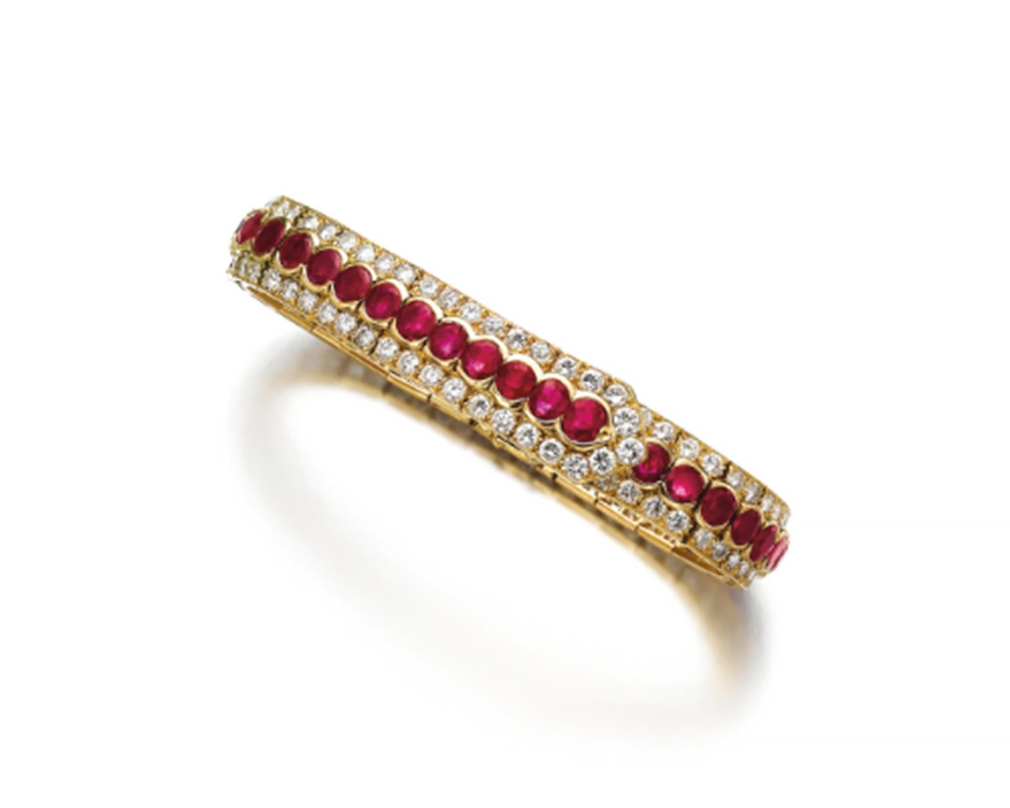 Bracelet en or avec rubis et diamants Excellent état - En vente à New York, NY