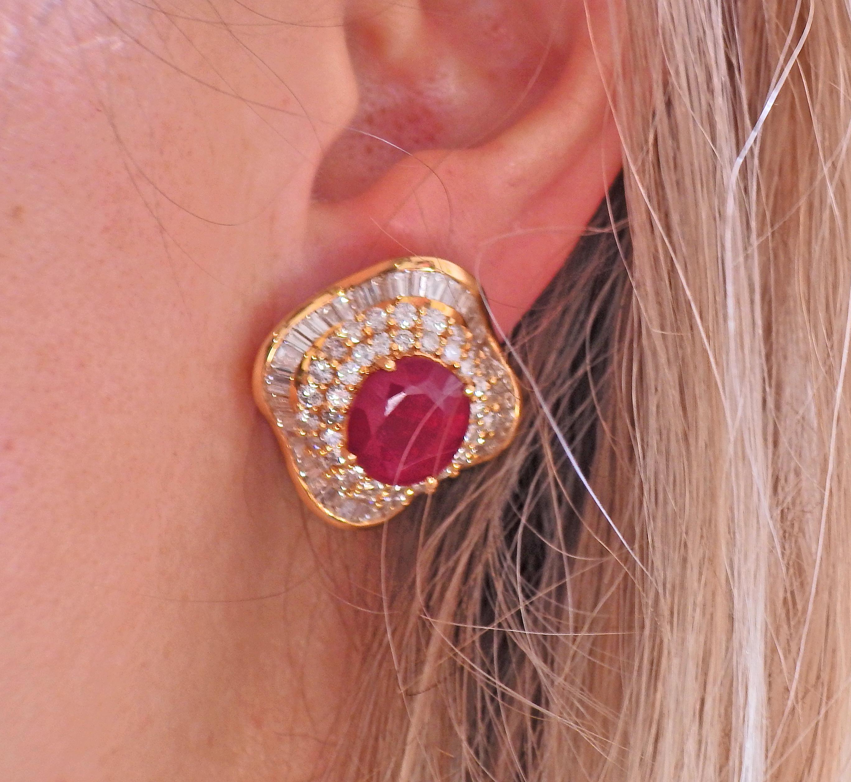 Ruby Diamond Gold Cocktail Earrings In Excellent Condition For Sale In New York, NY