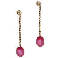 Boucles d'oreilles pendantes en or avec diamant et rubis