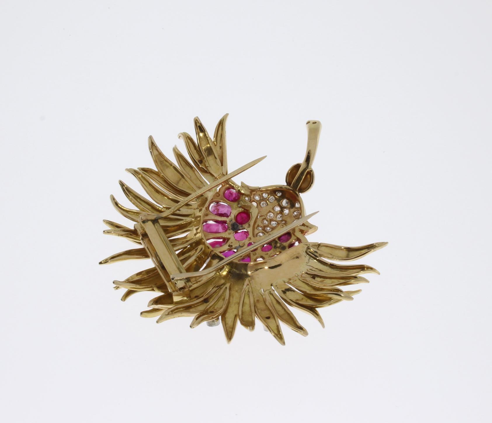 Ruby Diamond Gold Floral Brooch In Excellent Condition For Sale In Berlin, DE