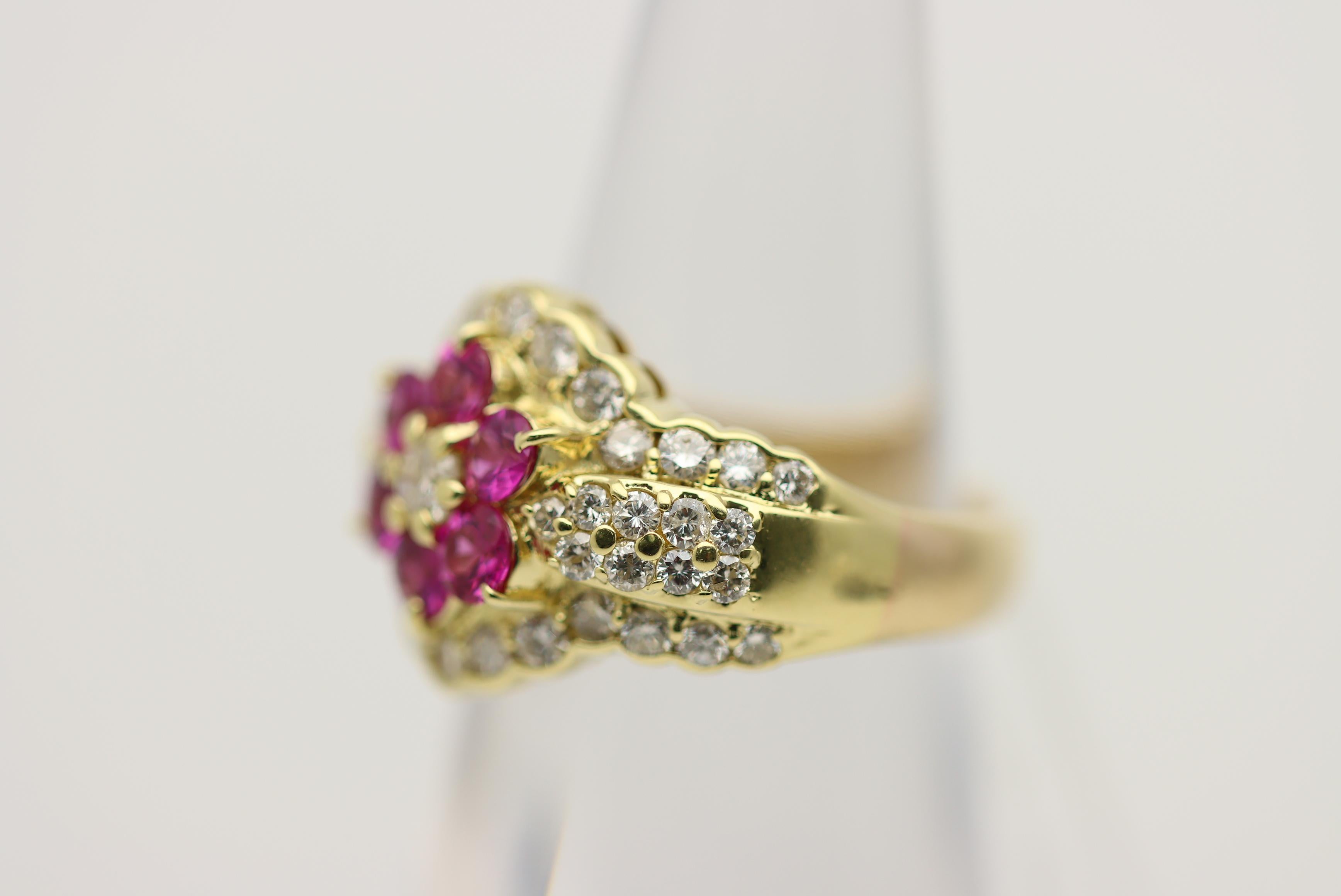 Ruby Diamond Gold Flower Ring In New Condition For Sale In Beverly Hills, CA