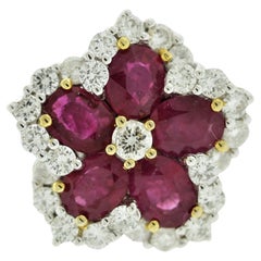 Bague fleur en or avec rubis et diamants