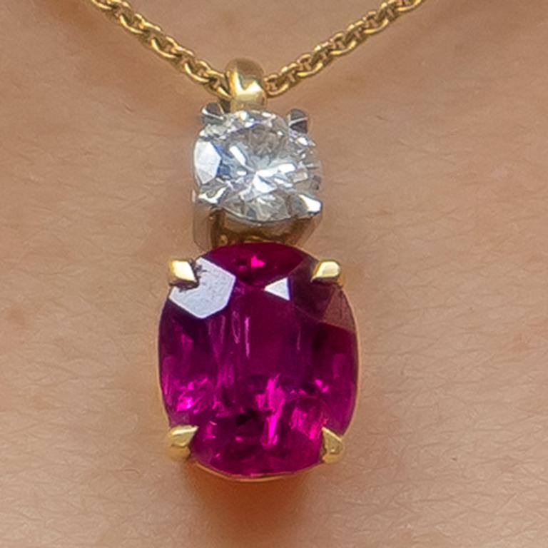 Ruby and Diamond Gold Pendant Necklace In Excellent Condition In London, GB