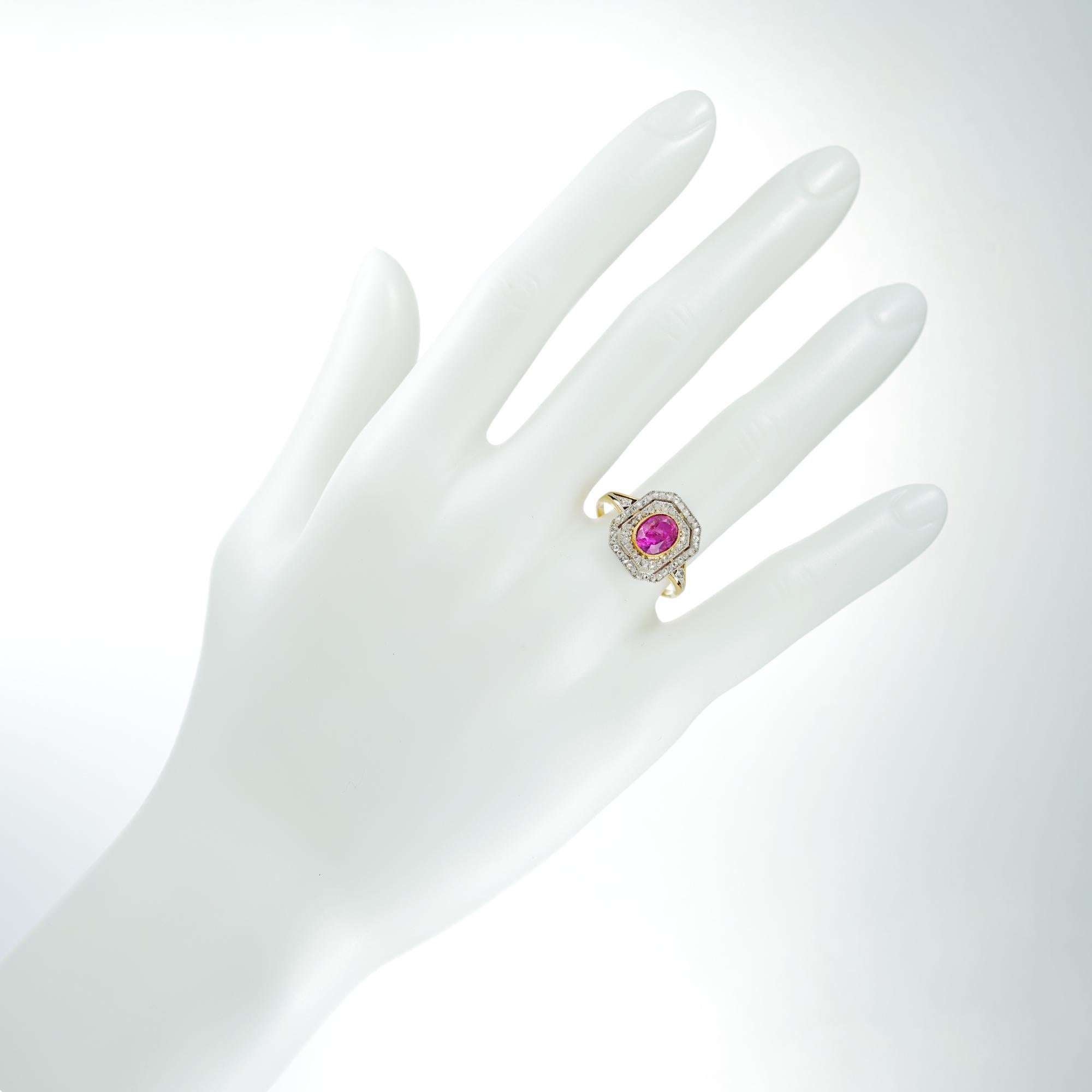 Donna Un anello a grappolo con zaffiro rosa birmano e diamanti di epoca edoardiana in vendita