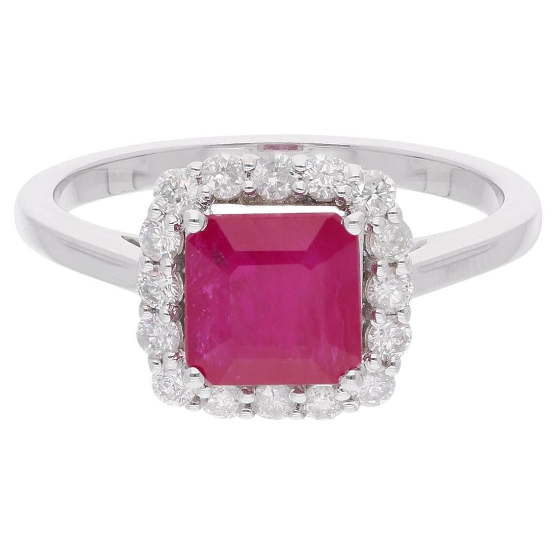 Ruby Diamond Halo Engagement Ring 18 Karat White Gold Handmade Fine Jewelry (Bague de fiançailles avec halo de diamants et de rubis en or blanc 18 carats)