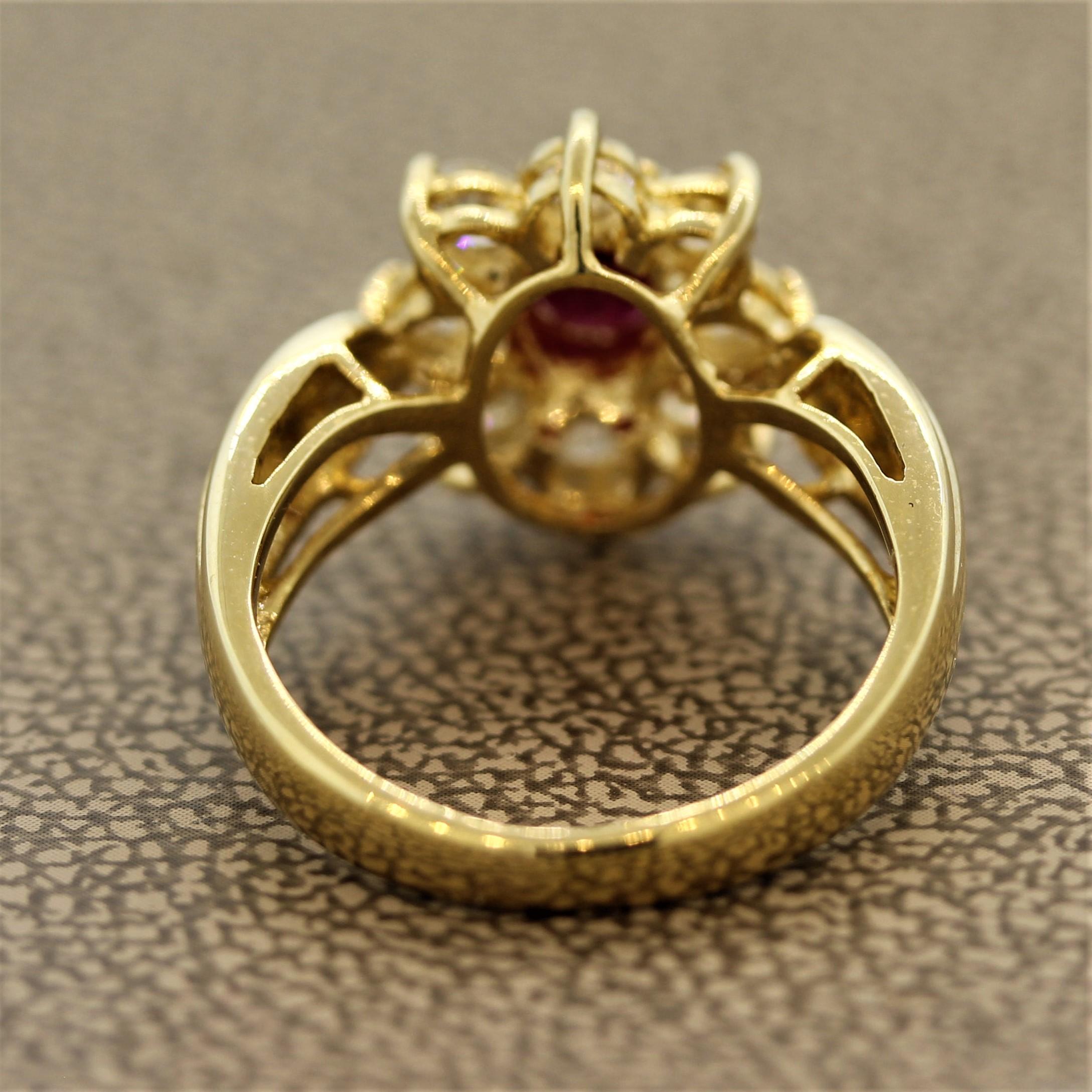 Bague fleur en or halo de diamants et rubis Neuf - En vente à Beverly Hills, CA