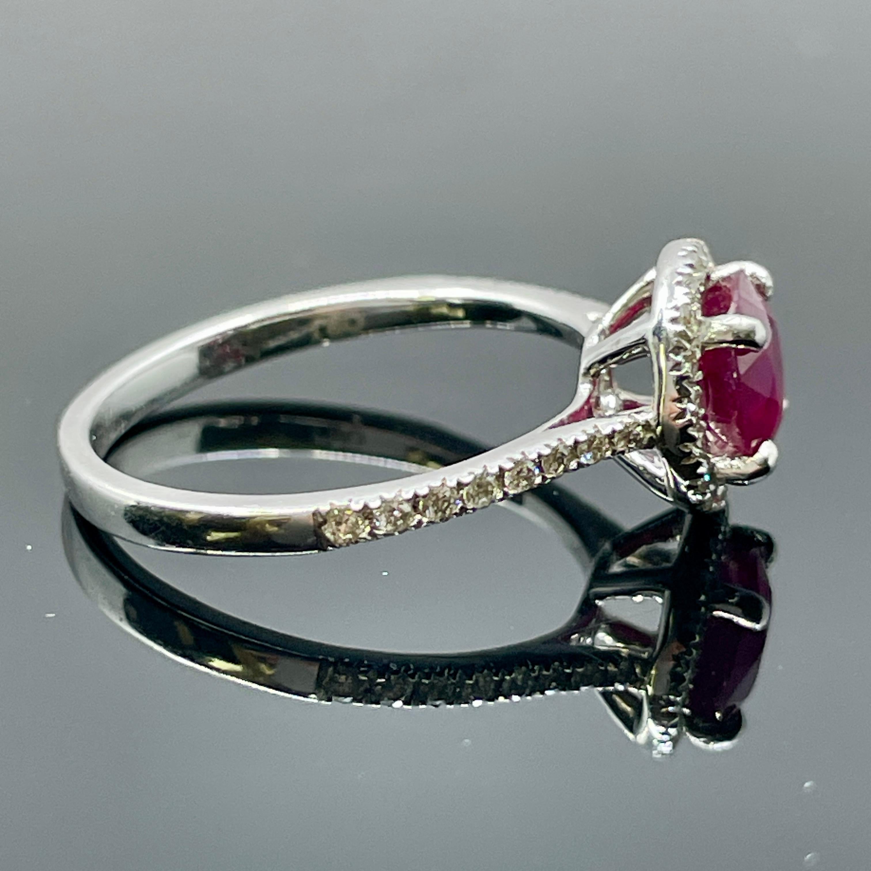 Taille ronde Ruby Diamond Halo Ring 14k White Gold GIA Burma 1.23ct en vente