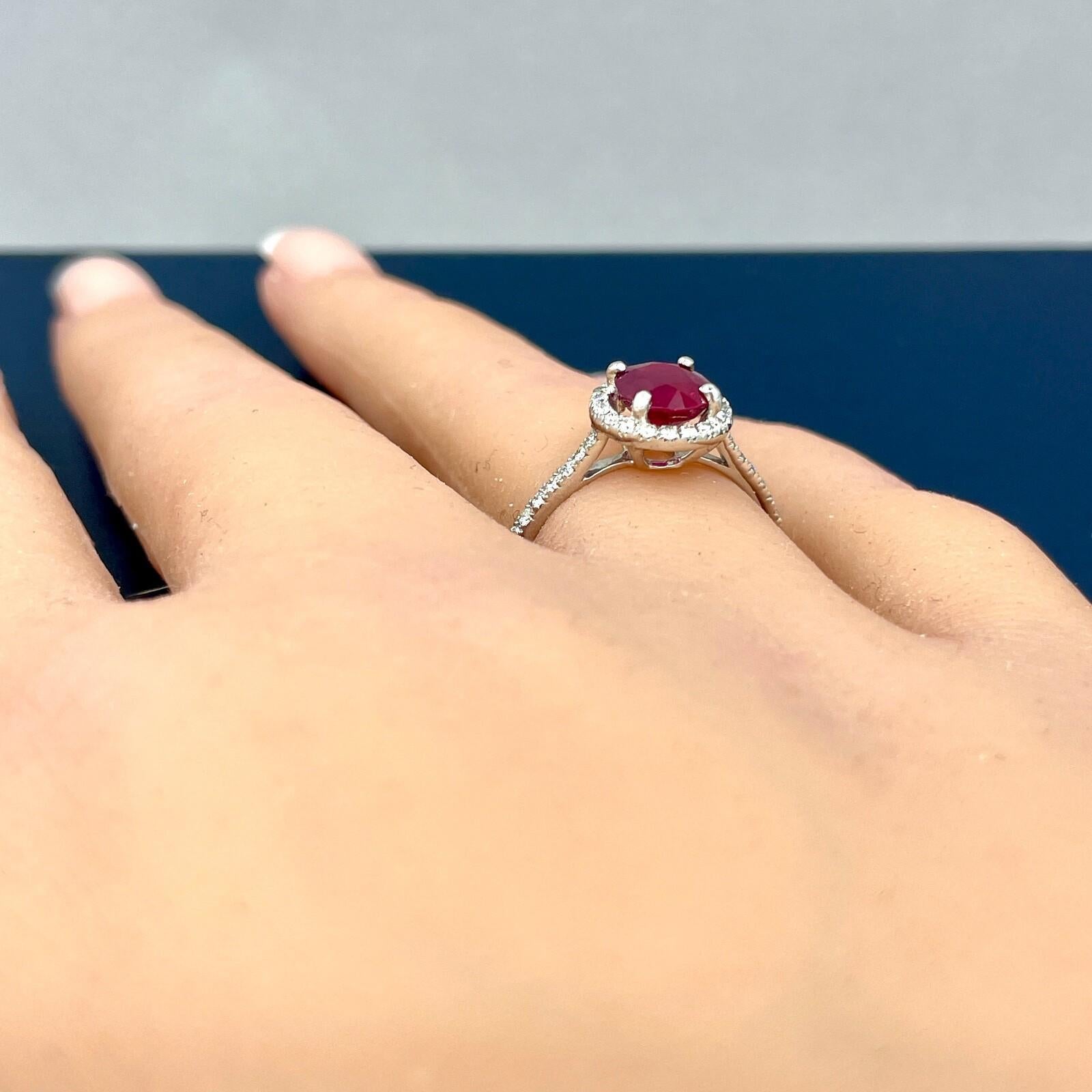 Ruby Diamond Halo Ring 14k White Gold GIA Burma 1.23ct en vente 2