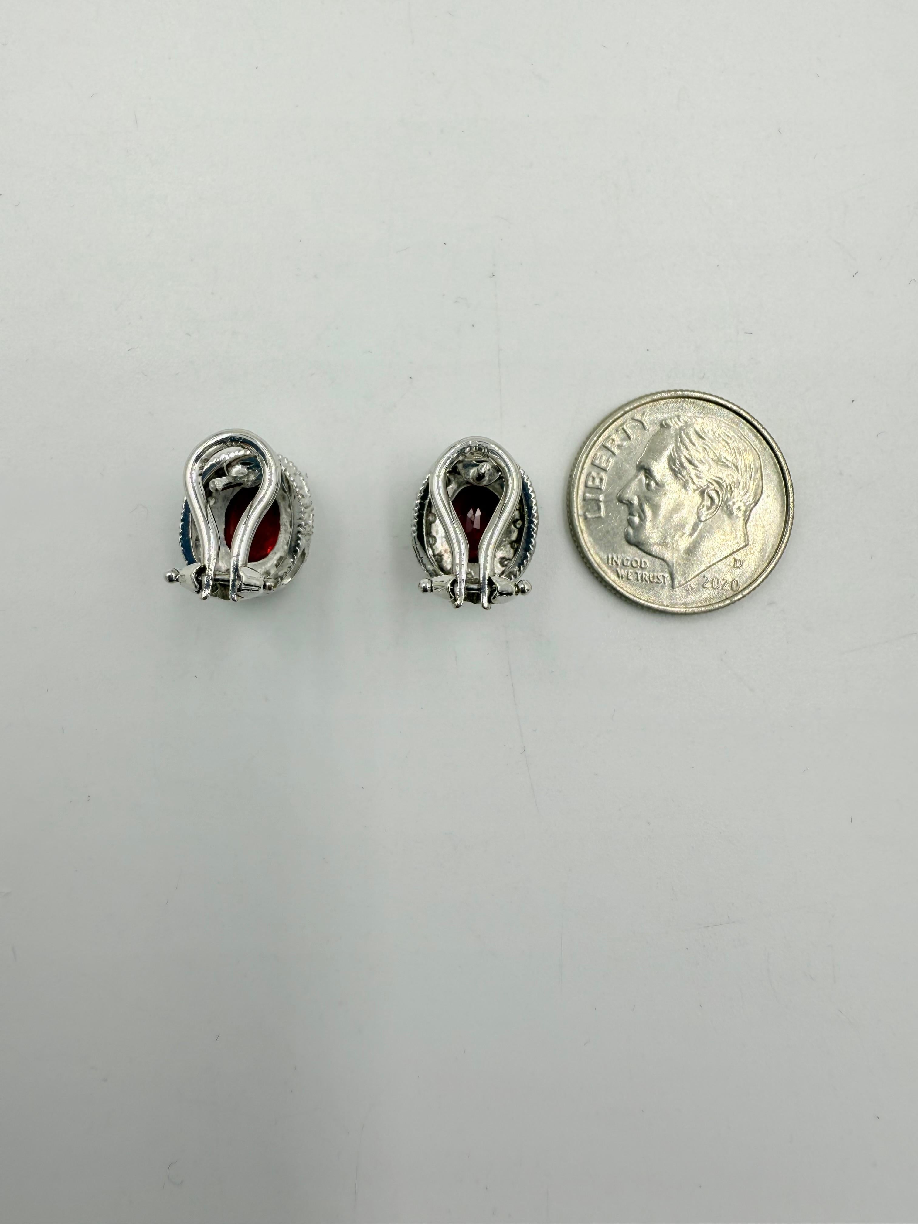 da uomo o donna Orecchini a perno in oro bianco con diamante e rubino in vendita