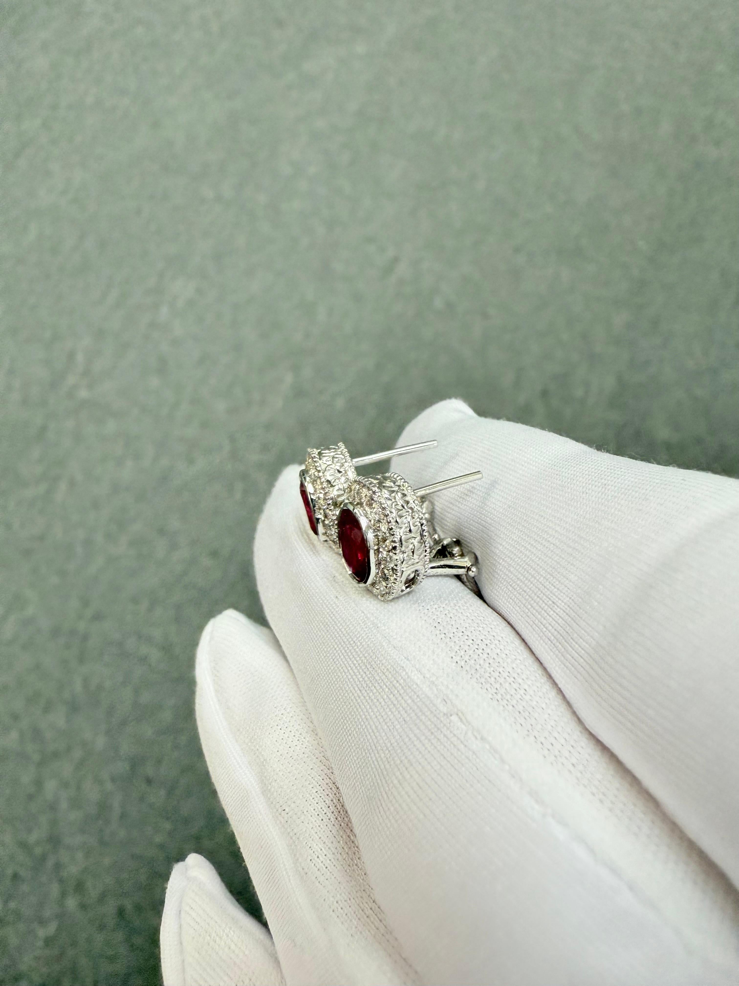 Orecchini a perno in oro bianco con diamante e rubino in vendita 3