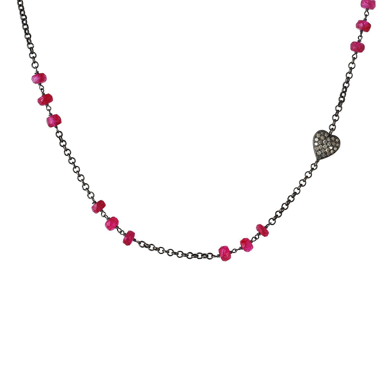 Medievale Collana a catena con ciondolo a forma di cuore in rubino e diamanti in A. Silver in vendita