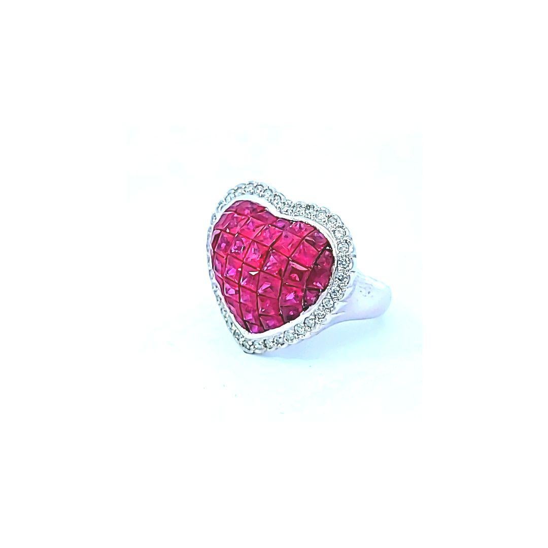 Taille carrée Bague en forme de coeur avec diamant et rubis en vente