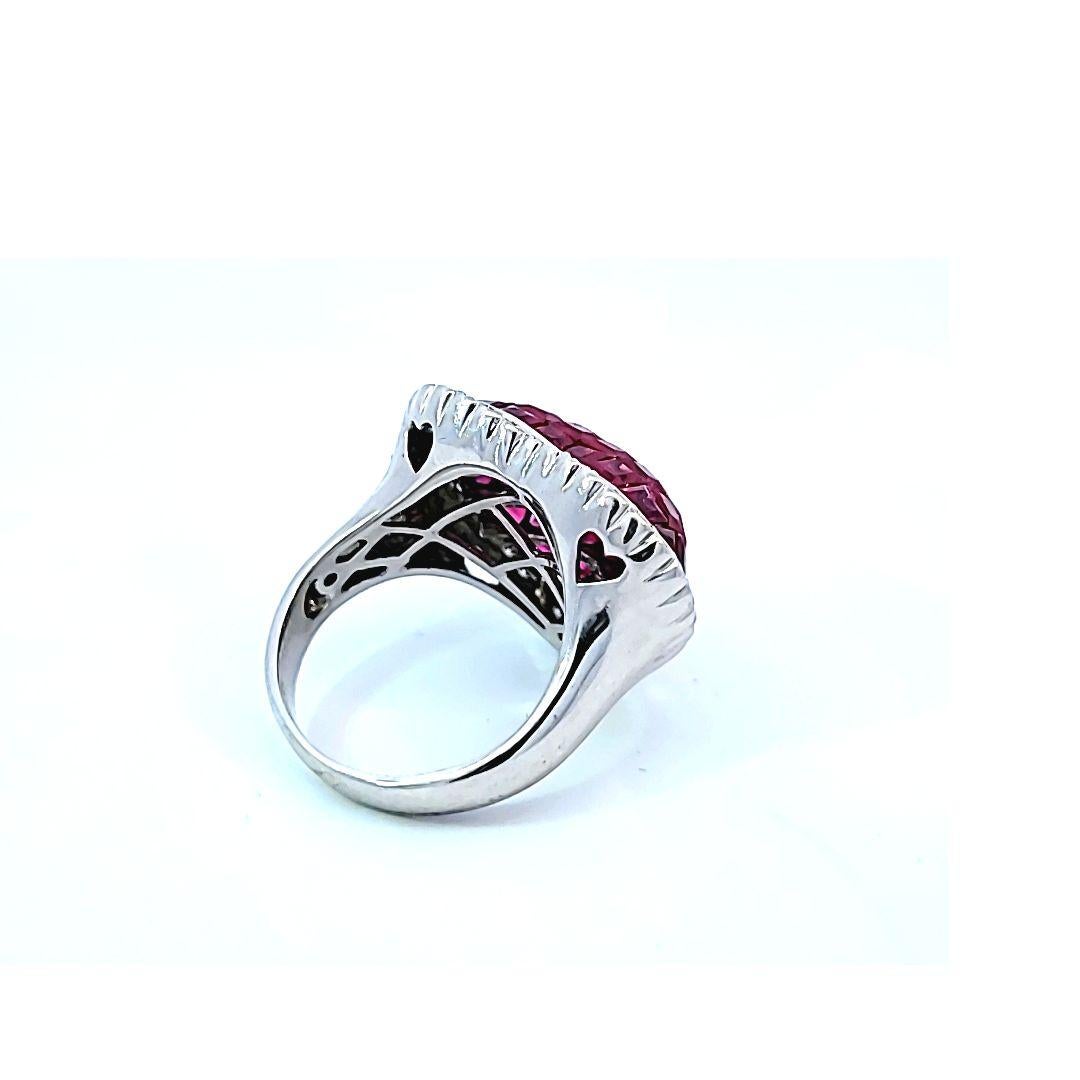 Bague en forme de coeur avec diamant et rubis Unisexe en vente