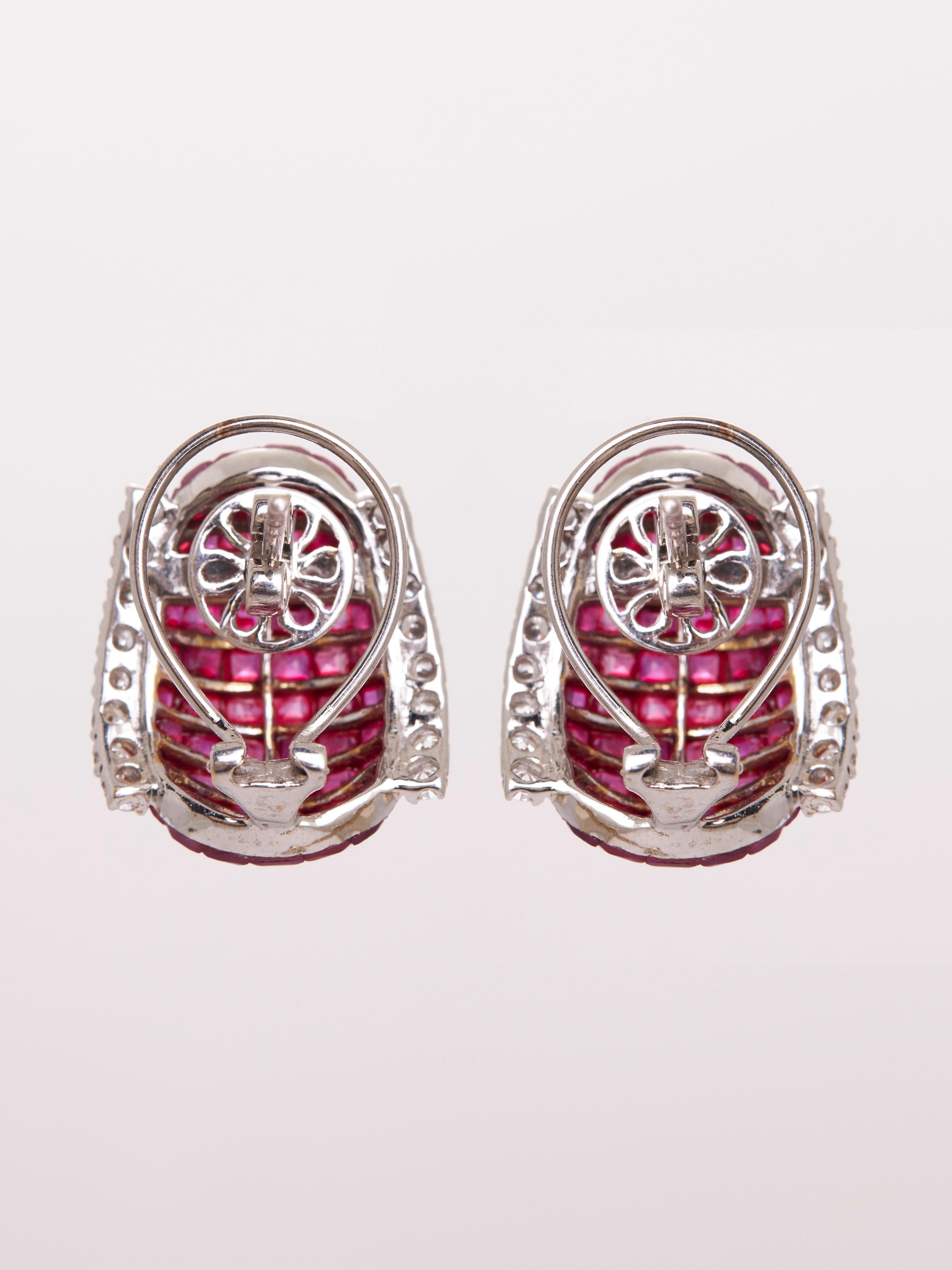 Poids total - 13.160gm, Or 14KT- 9.544gm, Diamants naturels ronds-32/1.17cts, Rubis-124/16.91cts