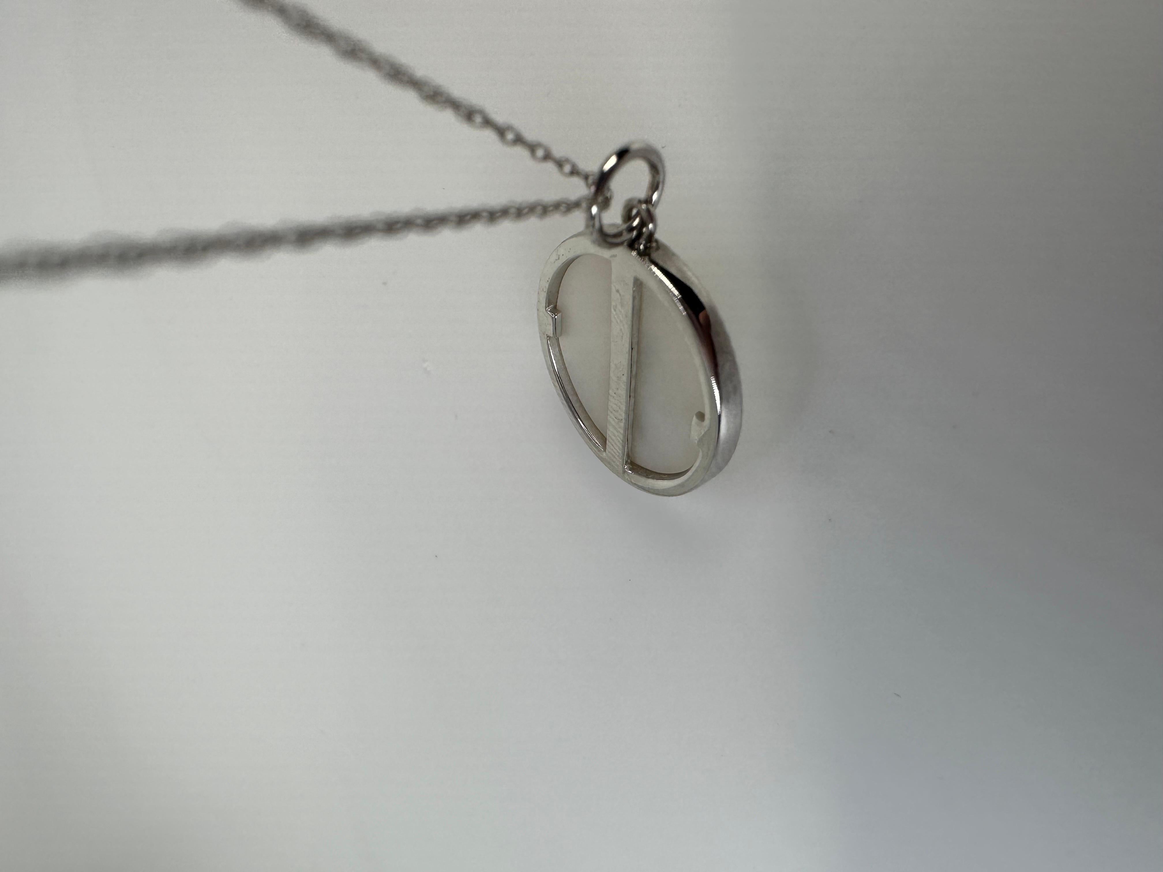 Collana con pendente a forma di faro in rubino e diamanti in oro bianco 14KT in vendita 2