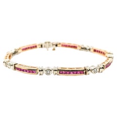 Pulsera tipo «tenis» con eslabones de rubíes y diamantes en oro amarillo de 14k