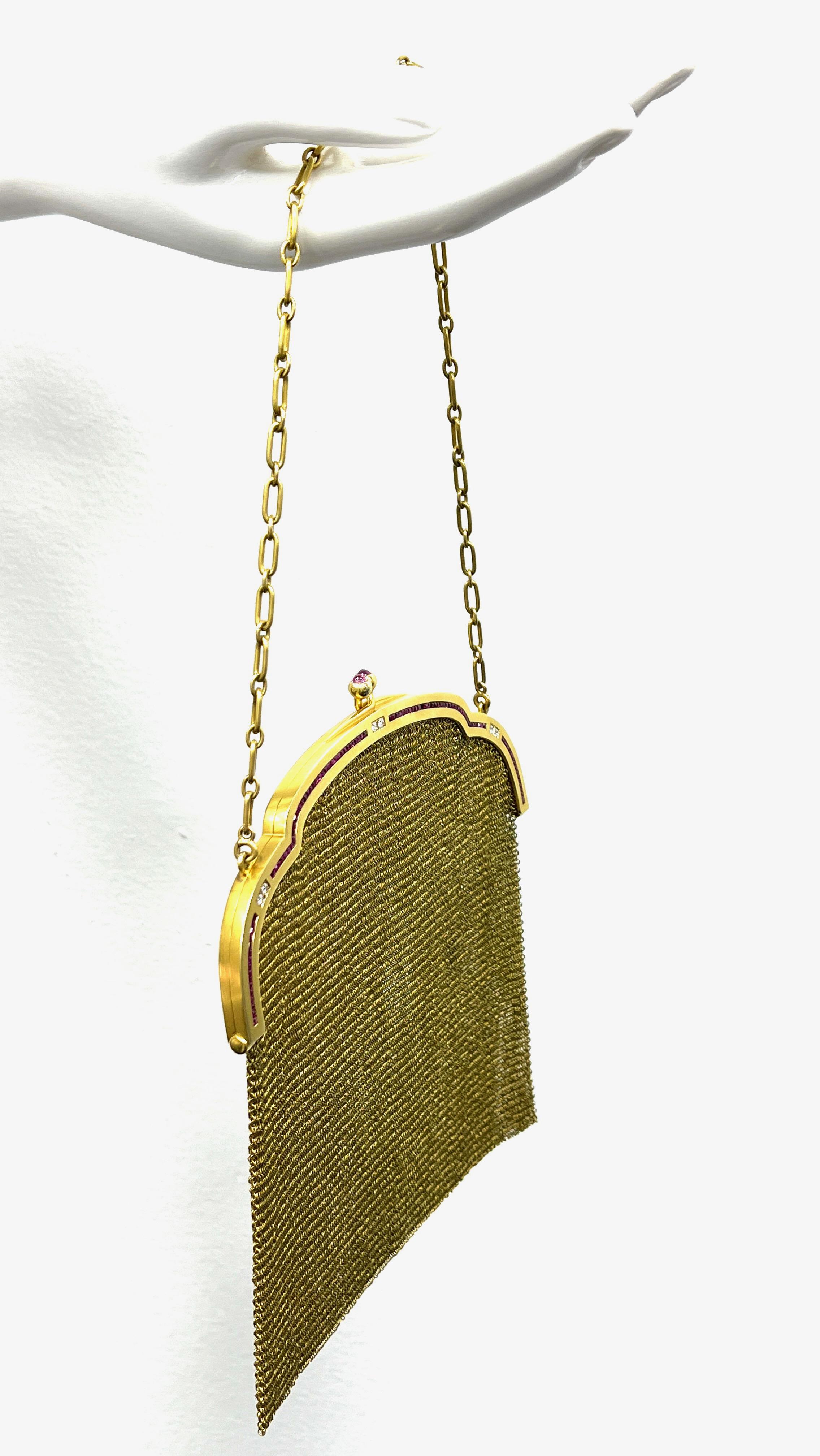 Ruby Diamond Mesh Gold Purse In Excellent Condition For Sale In New York, NY