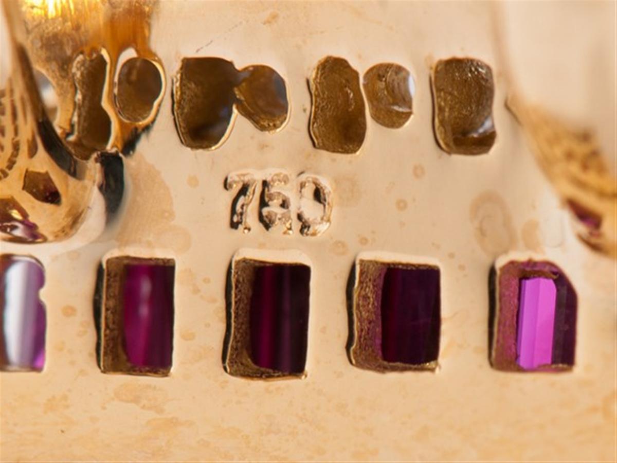 Women's Ruby Diamond Pendant in 18 Carat Yellow Gold