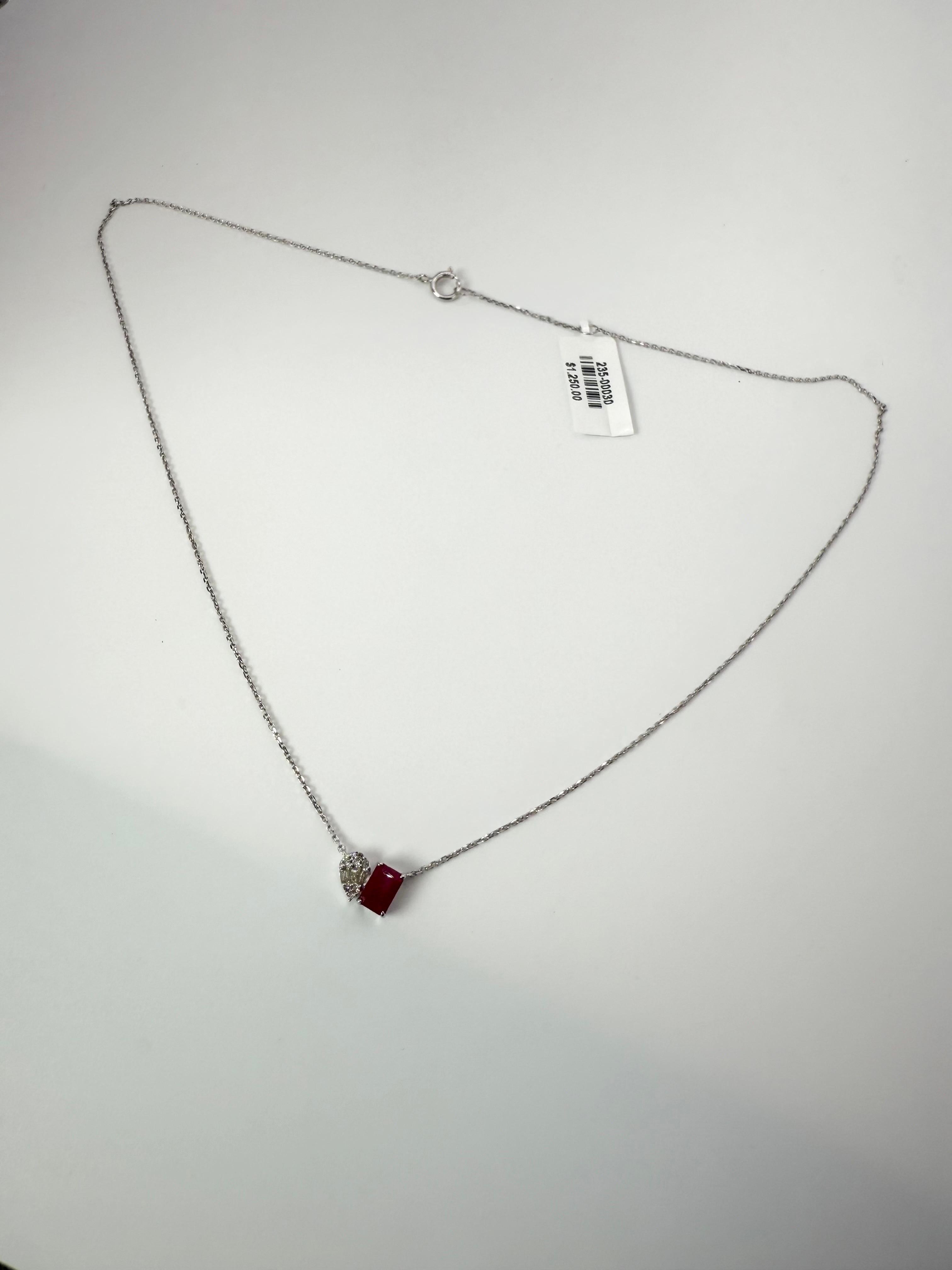Taglio smeraldo Collana con pendente di rubini e diamanti moi et toi in oro 14KT in vendita