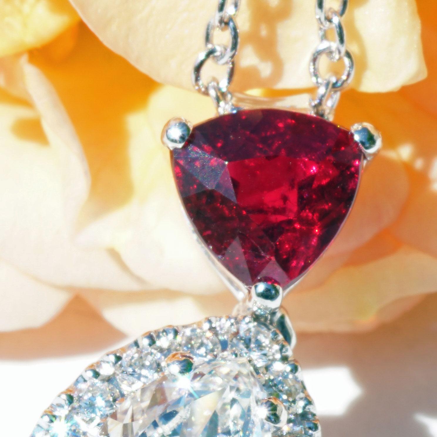 Pigeonblood  Ruby Diamond Pendant with Chain Red Rare from Mosambique 0.64 Ct  For Sale 1